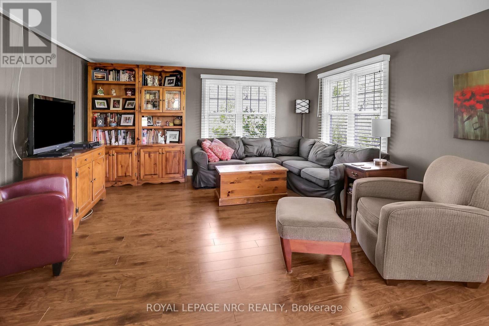 410 Cairns Crescent, Fort Erie, Ontario  L2A 5M4 - Photo 11 - X12211413