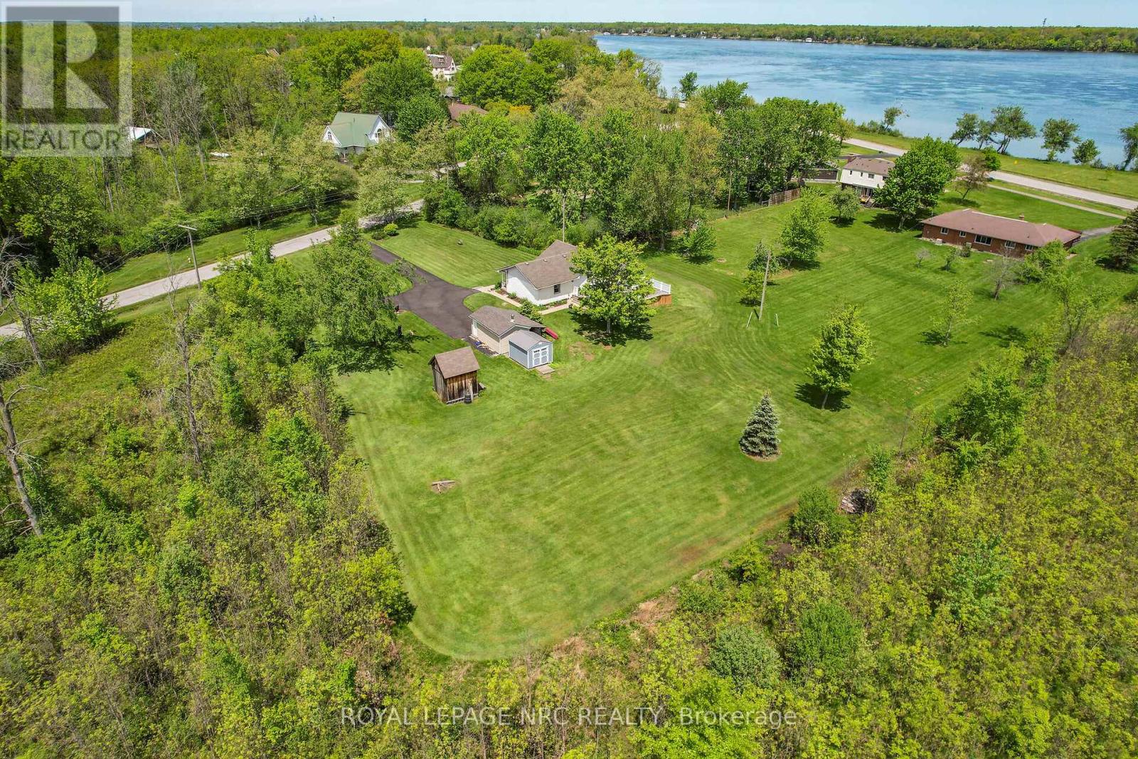 410 Cairns Crescent, Fort Erie, Ontario  L2A 5M4 - Photo 4 - X12211413