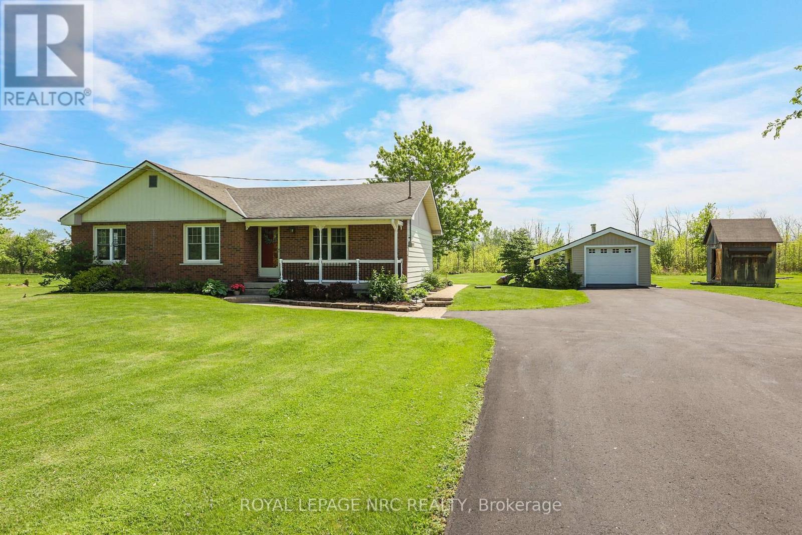 410 Cairns Crescent, Fort Erie, Ontario  L2A 5M4 - Photo 5 - X12211413