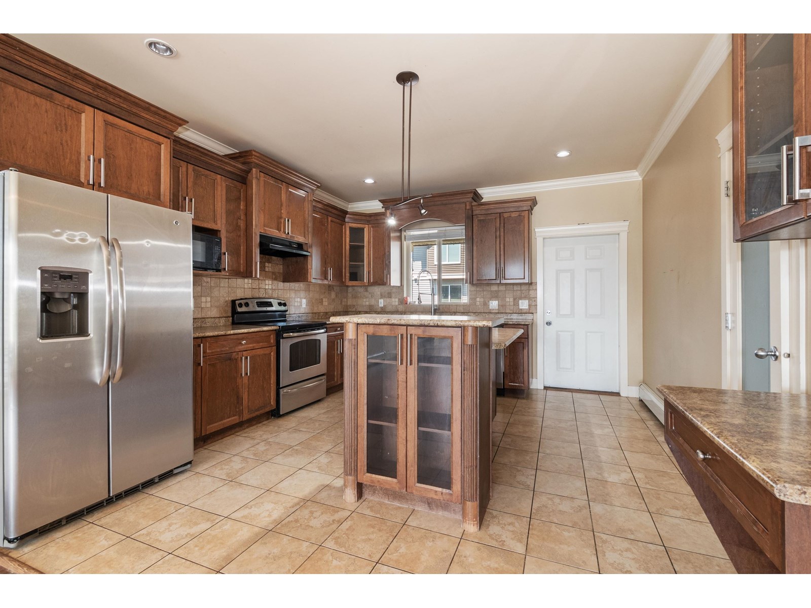 46623 First Avenue, Chilliwack Proper East, Chilliwack, British Columbia  V2P 1X4 - Photo 11 - R3013077