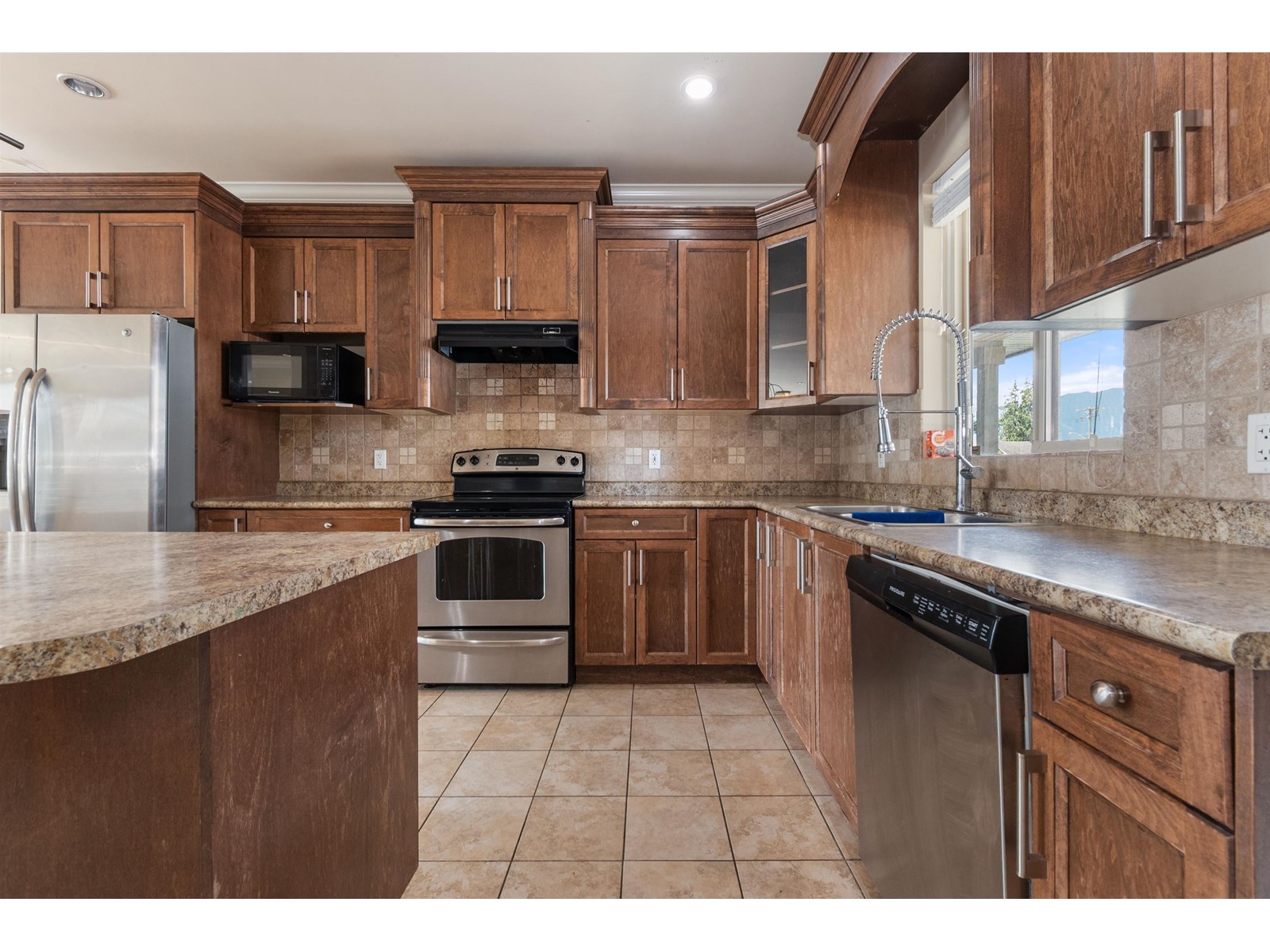 46623 First Avenue, Chilliwack Proper East, Chilliwack, British Columbia  V2P 1X4 - Photo 13 - R3013077