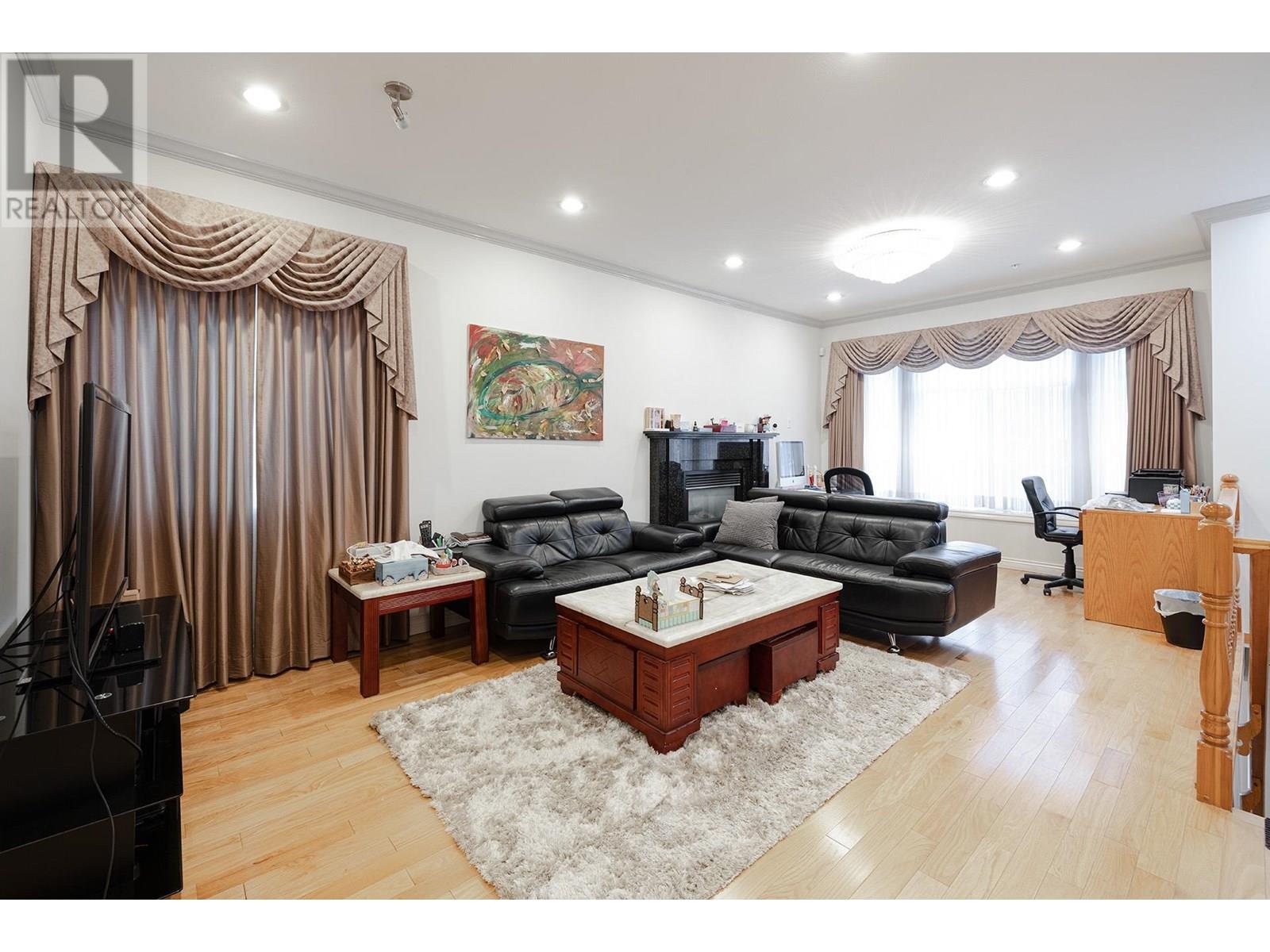2222 E 44TH AVENUE, Vancouver, British Columbia