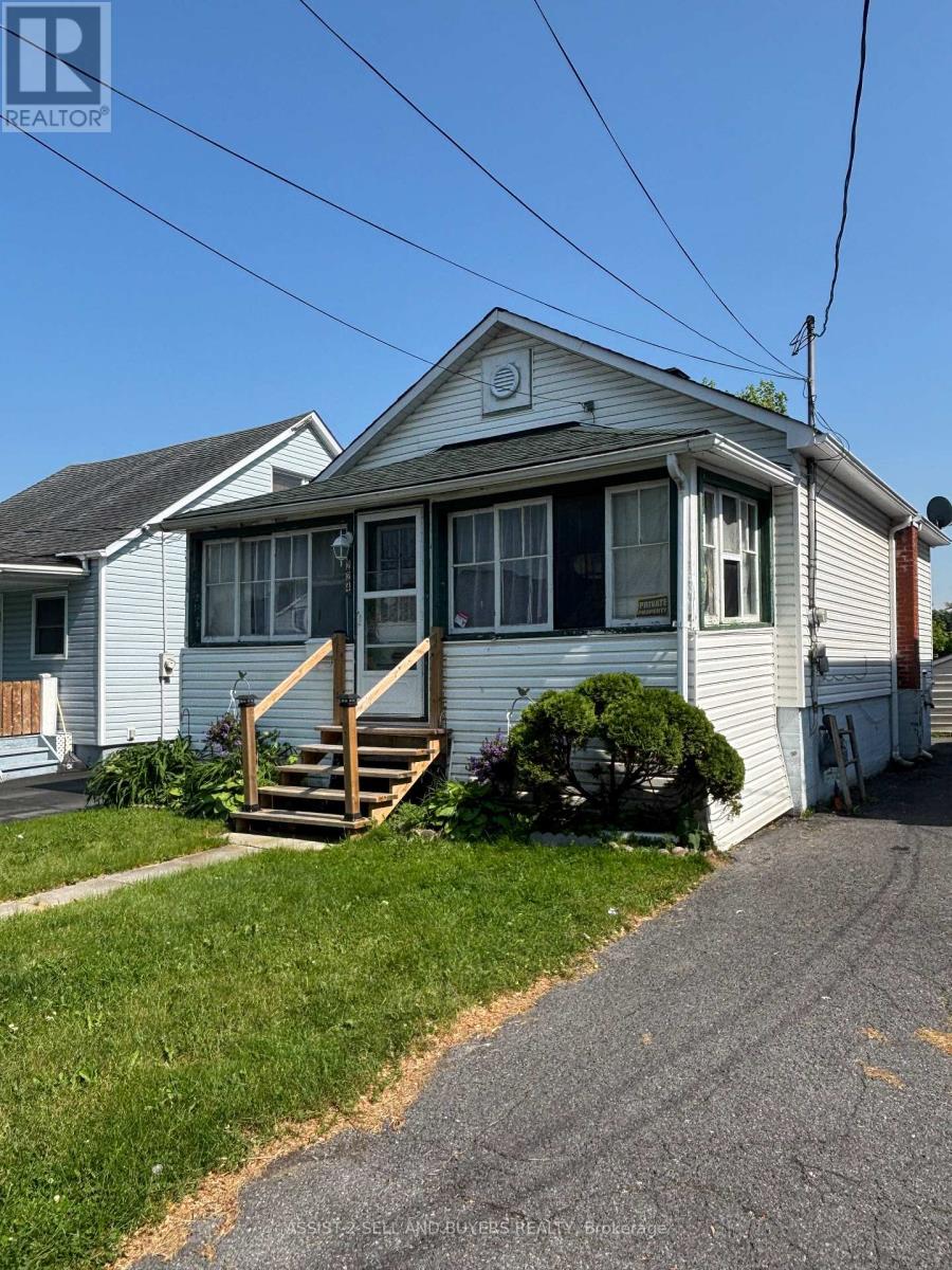 224 Mcgregor Avenue, Cornwall, Ontario  K6J 2X3 - Photo 2 - X12211393