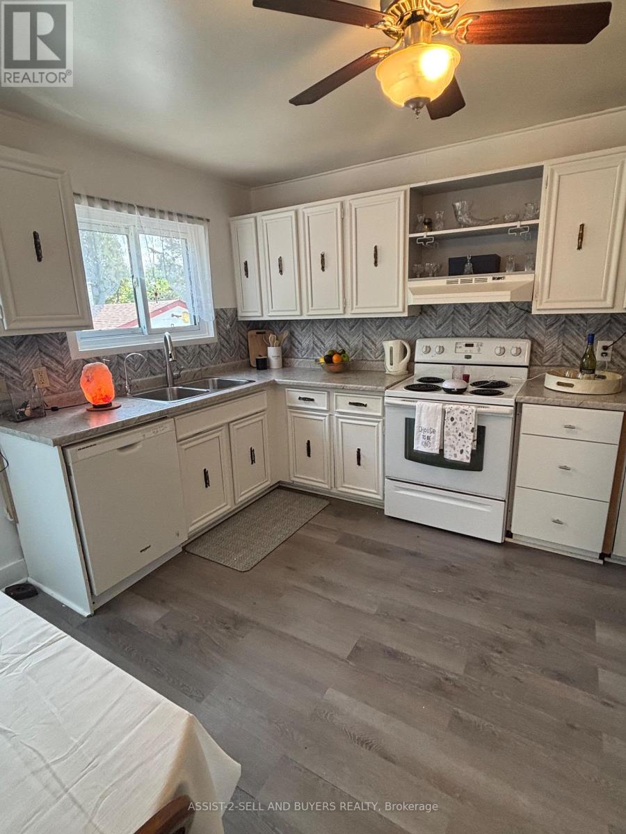 224 Mcgregor Avenue, Cornwall, Ontario  K6J 2X3 - Photo 3 - X12211393