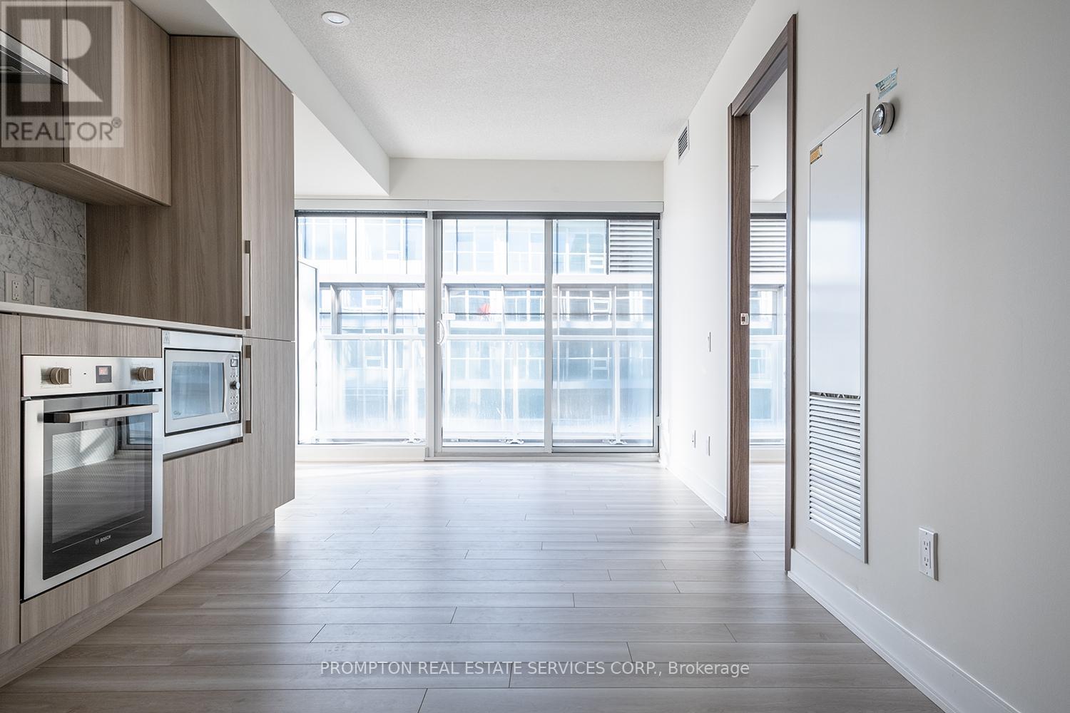 1016 - 17 Bathurst Street, Toronto, Ontario  M5V 0N1 - Photo 2 - C12211390