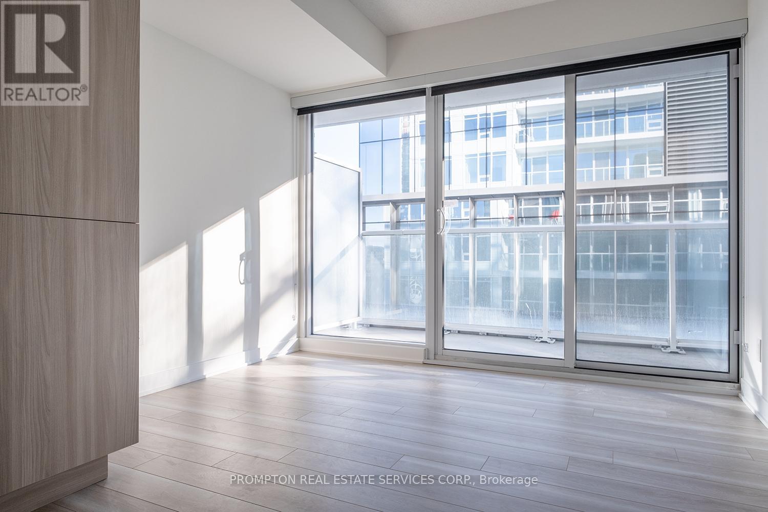 1016 - 17 Bathurst Street, Toronto, Ontario  M5V 0N1 - Photo 3 - C12211390