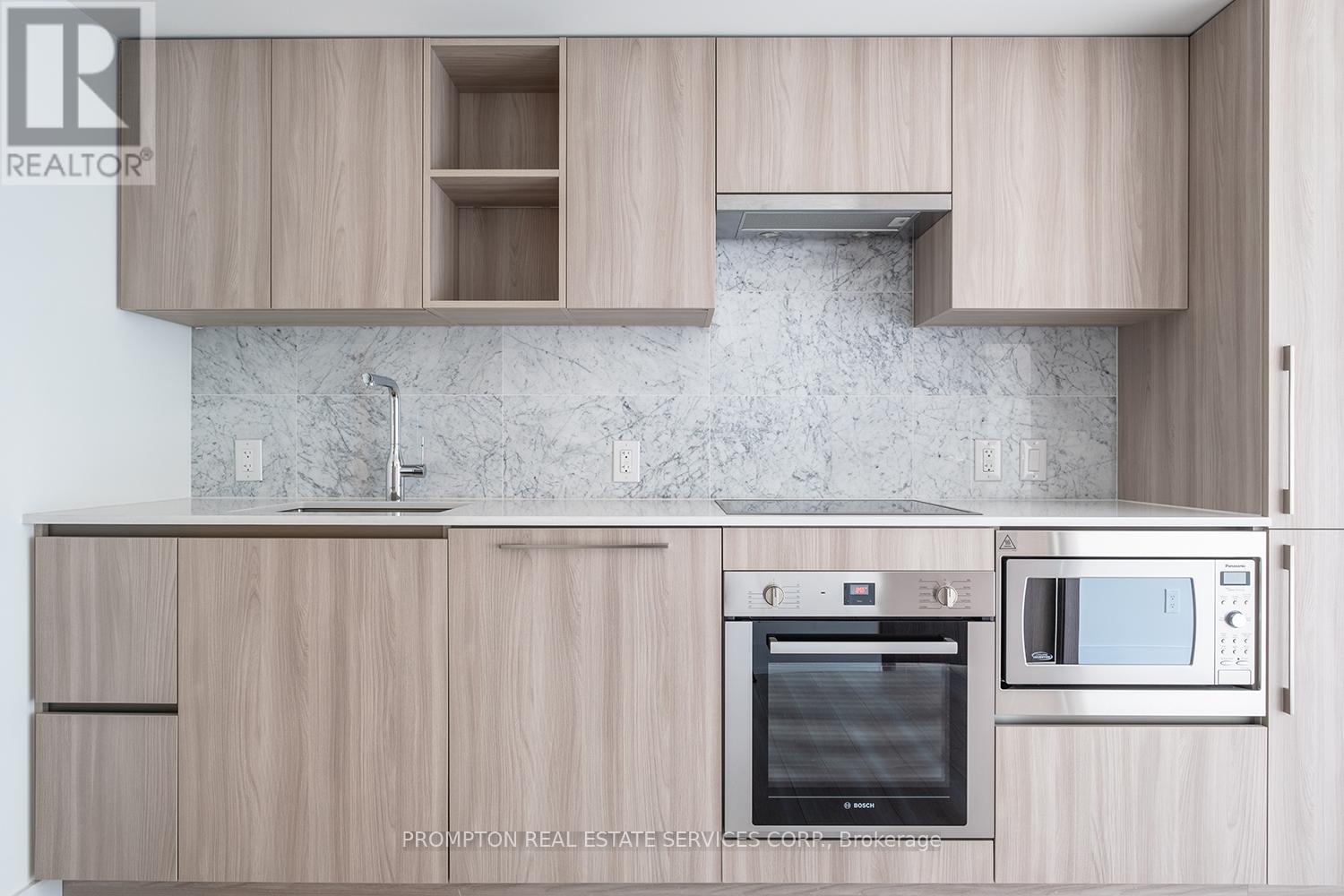 1016 - 17 Bathurst Street, Toronto, Ontario  M5V 0N1 - Photo 4 - C12211390