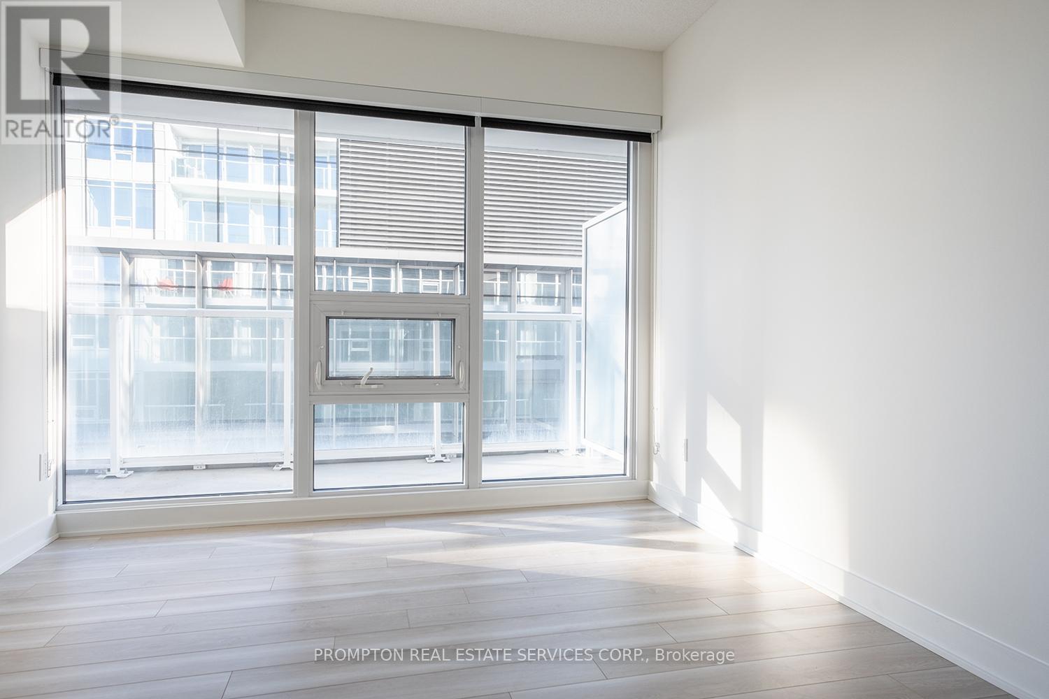 1016 - 17 Bathurst Street, Toronto, Ontario  M5V 0N1 - Photo 5 - C12211390