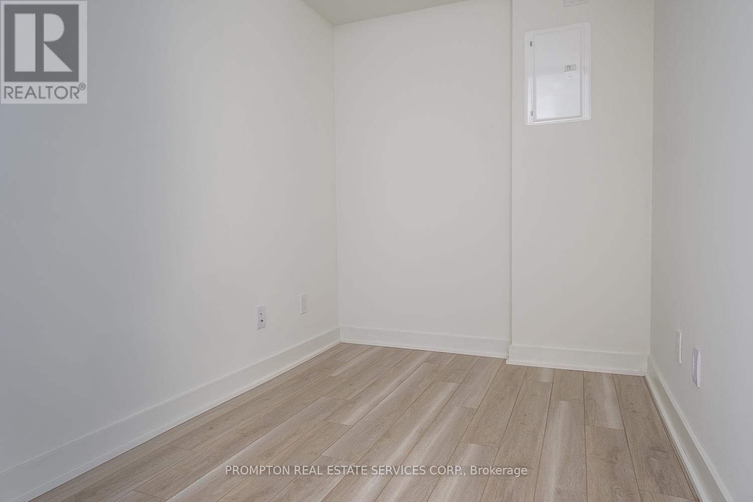 1016 - 17 Bathurst Street, Toronto, Ontario  M5V 0N1 - Photo 7 - C12211390