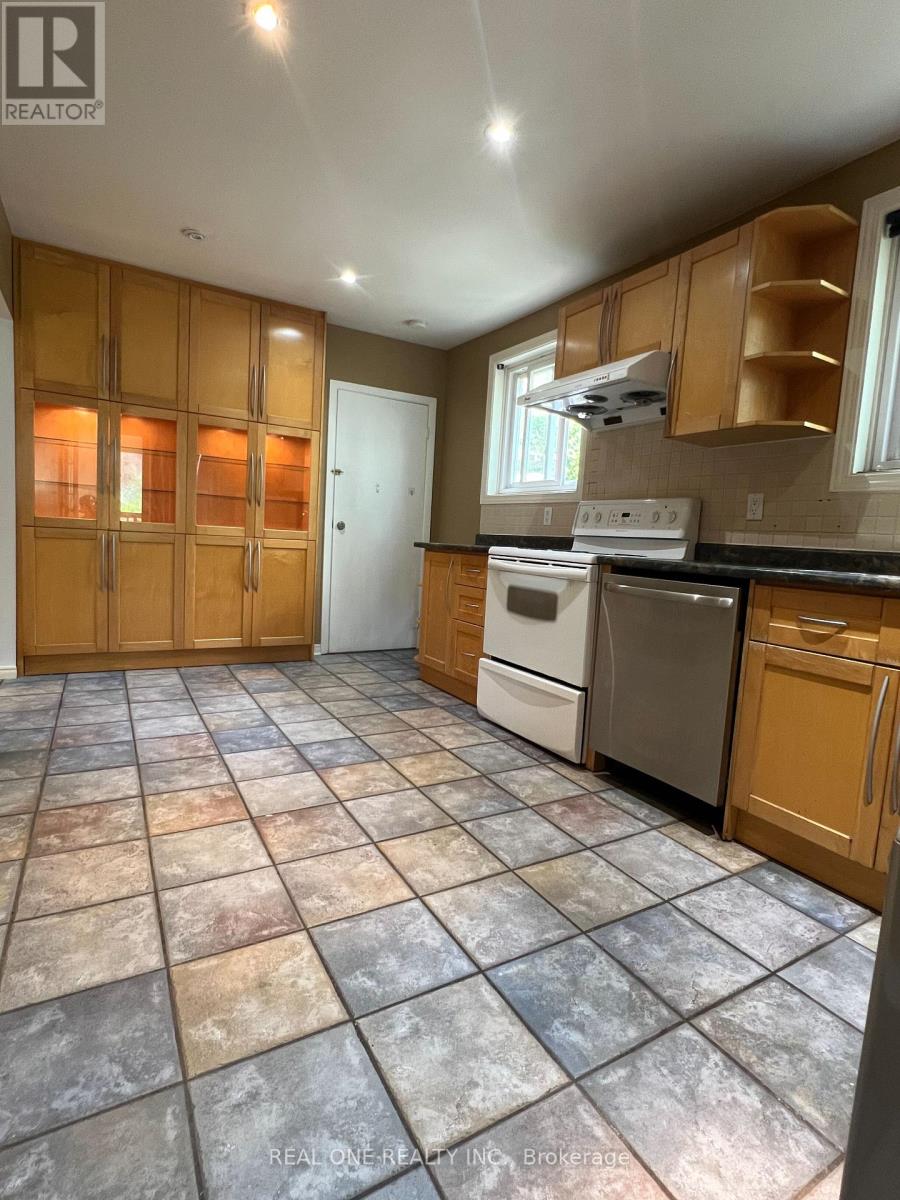 34 Shippigan Crescent, Toronto, Ontario  M2J 2G2 - Photo 11 - C12211420