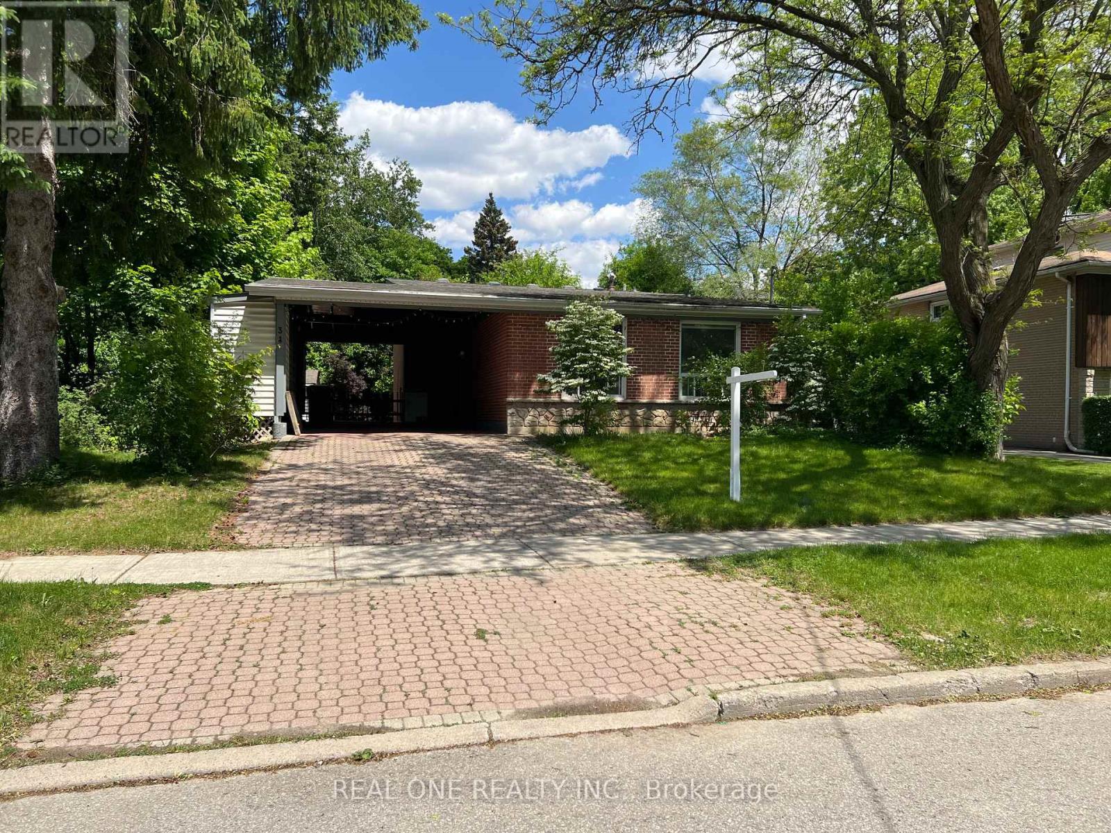 34 Shippigan Crescent, Toronto, Ontario  M2J 2G2 - Photo 2 - C12211420