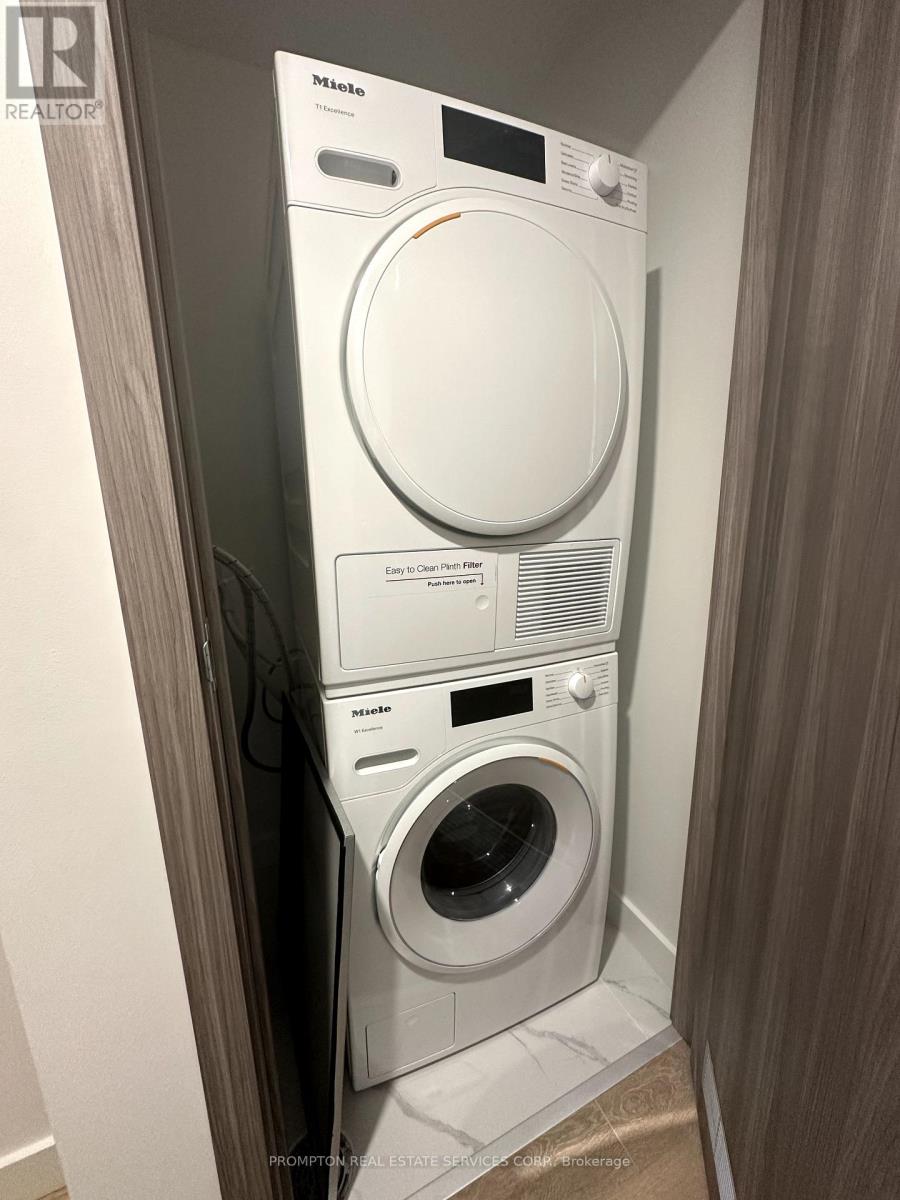 3306 - 3 Concord Cityplace Way, Toronto, Ontario  M5V 0X4 - Photo 18 - C12211426