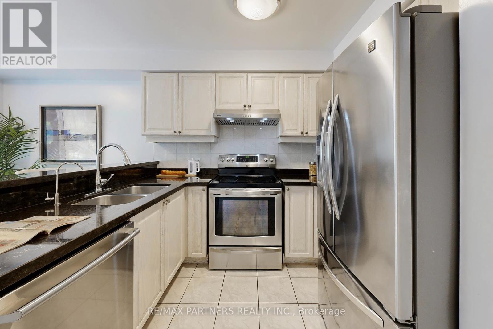 20 Vanity Crescent, Richmond Hill (Langstaff), Ontario  L4B 4E6 - Photo 11 - N12211386