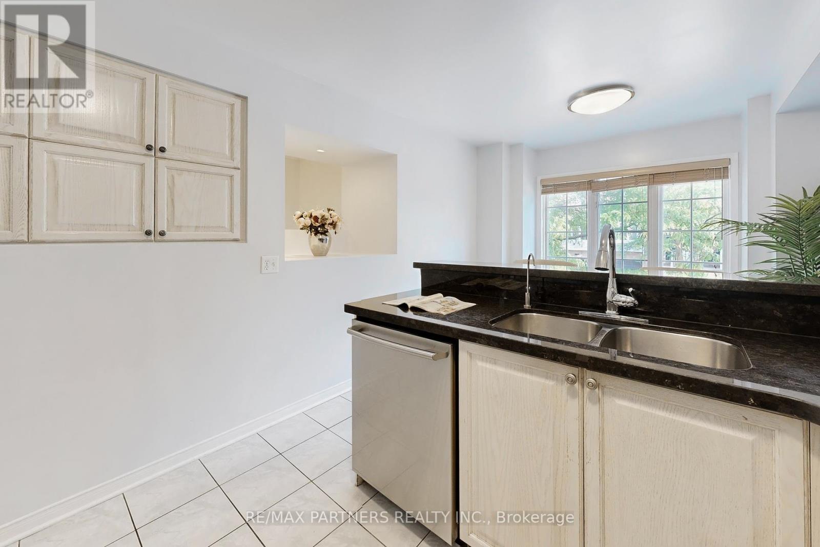 20 Vanity Crescent, Richmond Hill (Langstaff), Ontario  L4B 4E6 - Photo 12 - N12211386