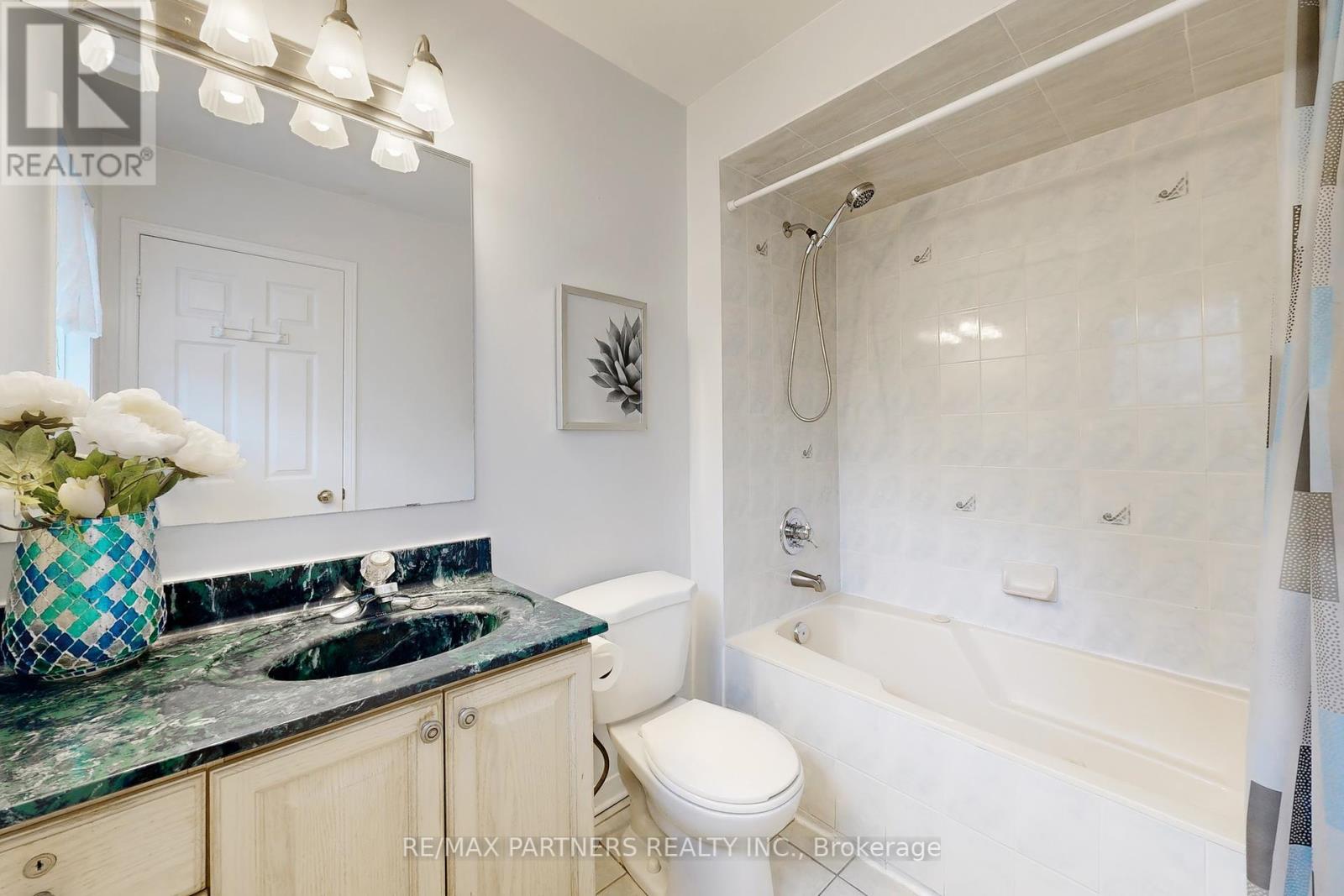20 Vanity Crescent, Richmond Hill (Langstaff), Ontario  L4B 4E6 - Photo 24 - N12211386