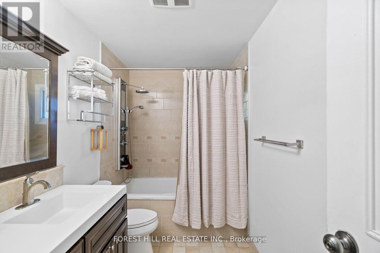 15 Miles Court, Richmond Hill, Ontario  L4C 5P7 - Photo 18 - N12211411