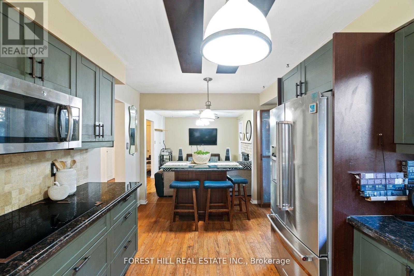 15 Miles Court, Richmond Hill, Ontario  L4C 5P7 - Photo 8 - N12211411