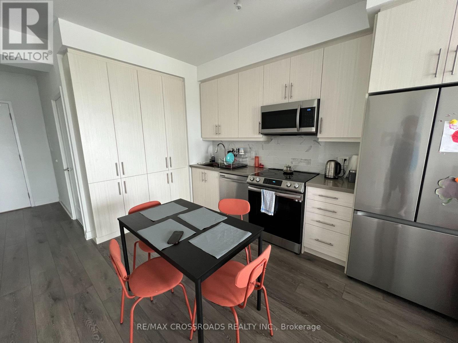 1102 - 95 Oneida Crescent, Richmond Hill (Langstaff), Ontario  L4B 0H5 - Photo 3 - N12211427