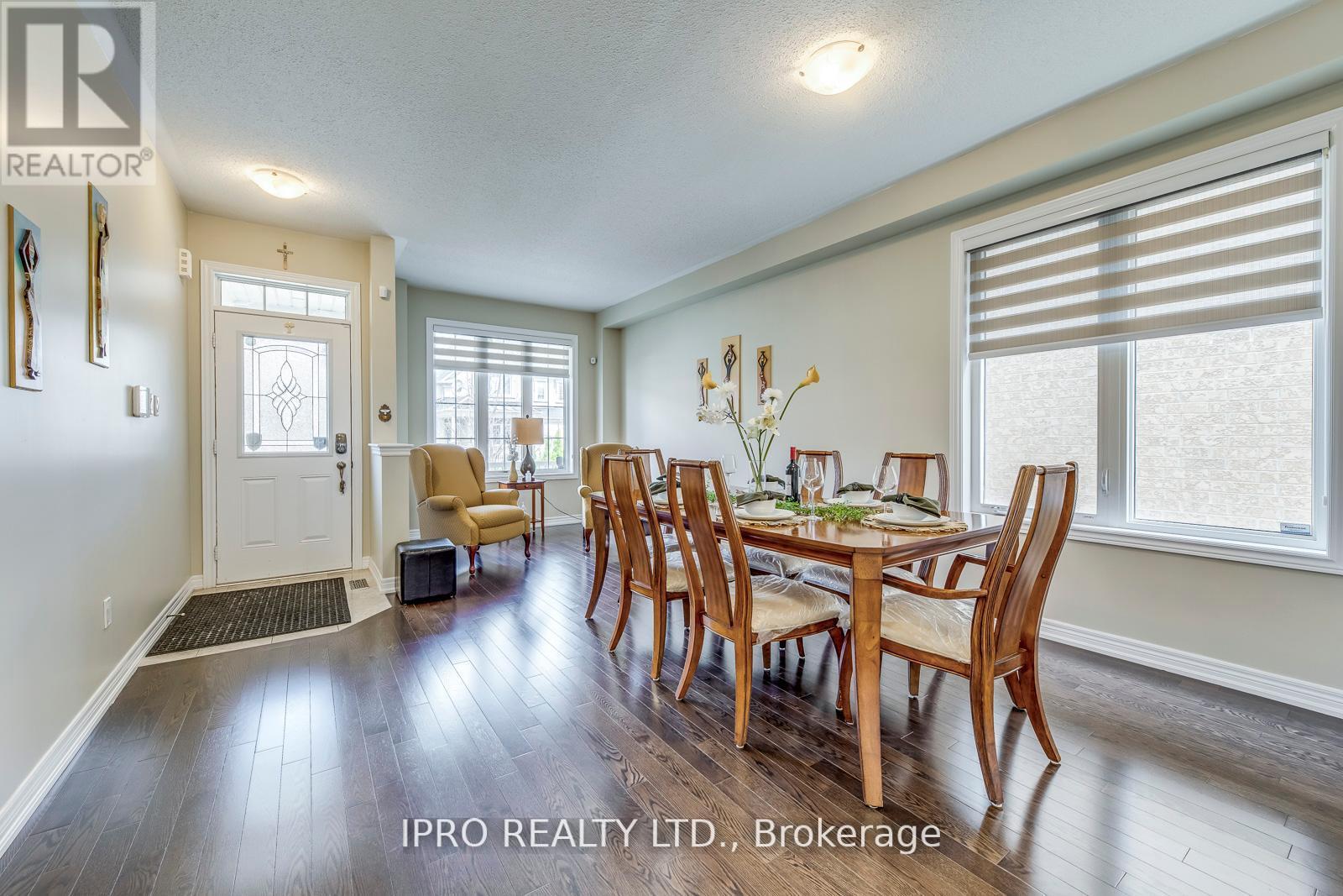 11 Trentonian Street, Brampton (Sandringham-Wellington North), Ontario  L6R 3W2 - Photo 10 - W12211409