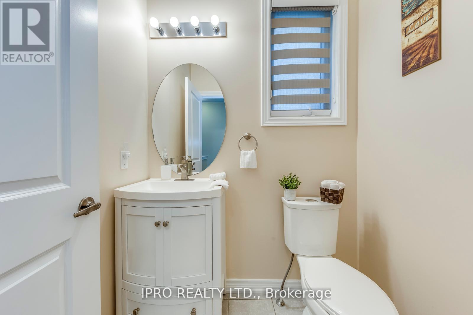 11 Trentonian Street, Brampton (Sandringham-Wellington North), Ontario  L6R 3W2 - Photo 12 - W12211409