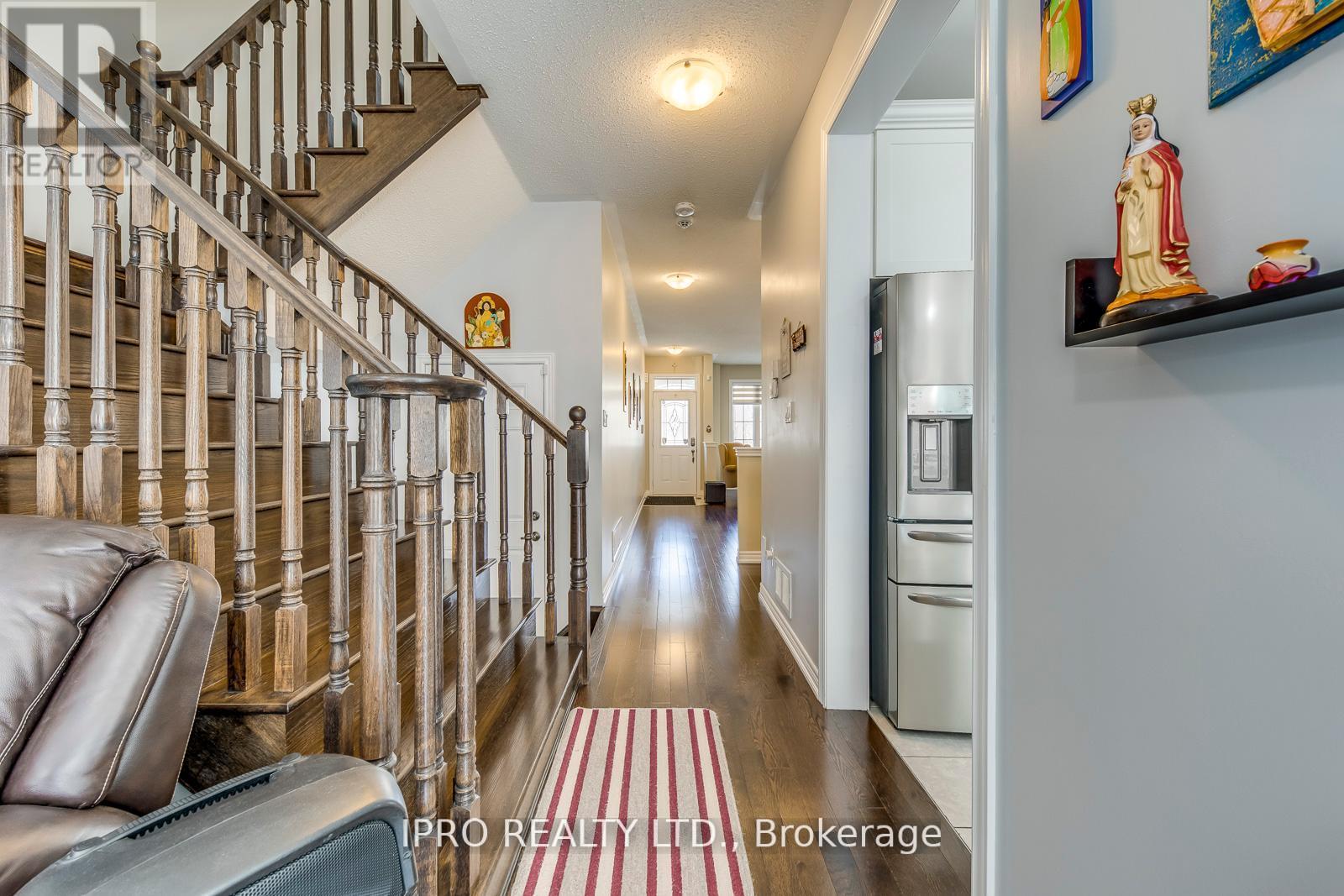 11 Trentonian Street, Brampton (Sandringham-Wellington North), Ontario  L6R 3W2 - Photo 14 - W12211409