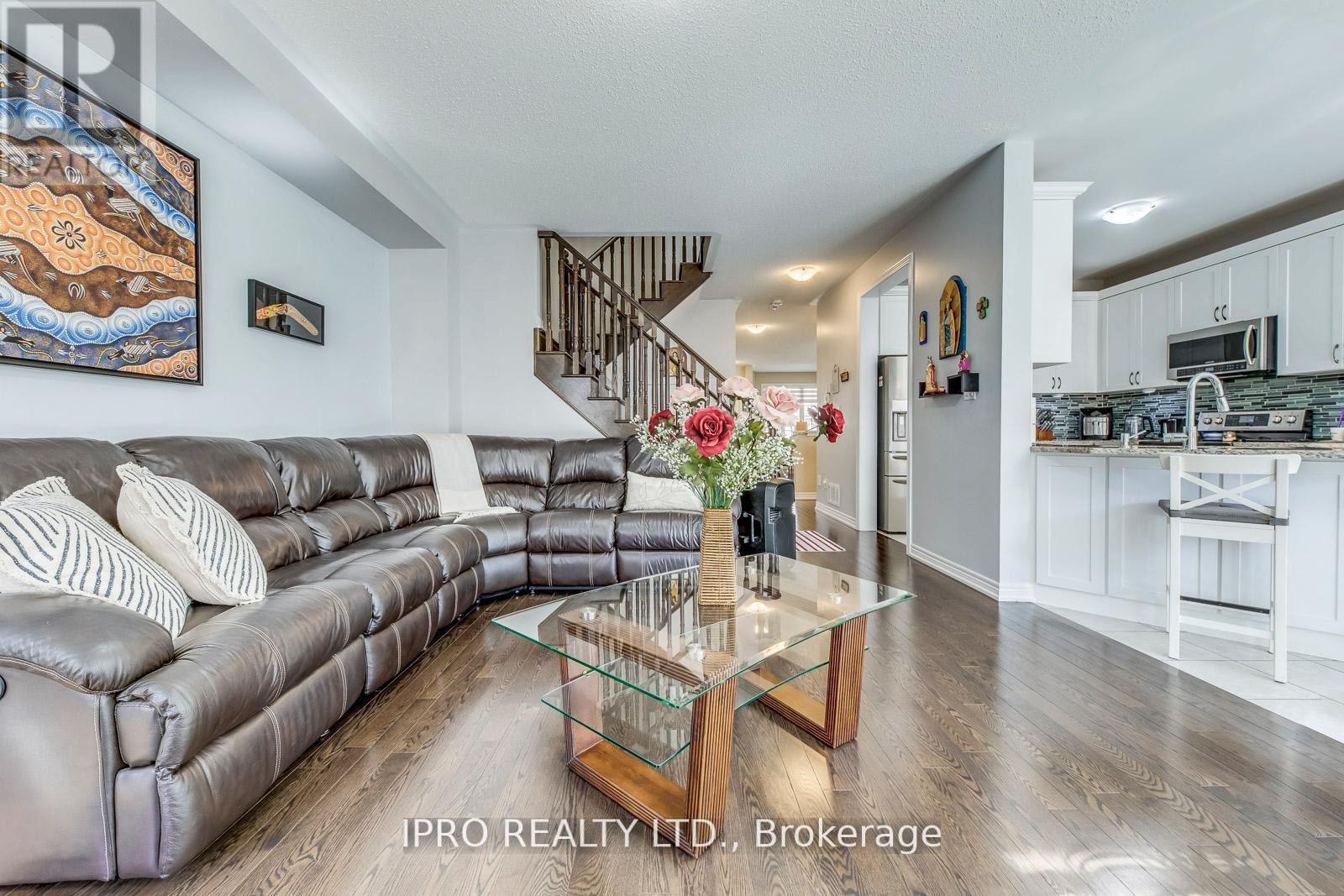 11 Trentonian Street, Brampton (Sandringham-Wellington North), Ontario  L6R 3W2 - Photo 22 - W12211409