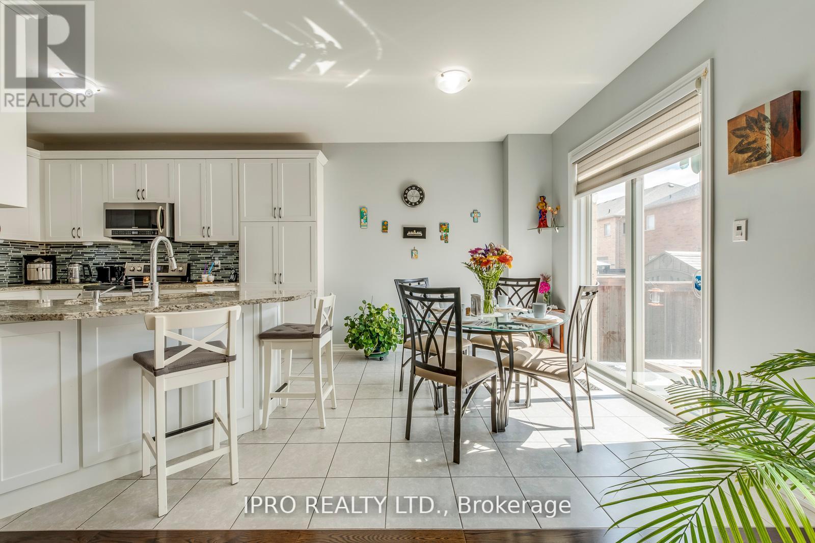 11 Trentonian Street, Brampton (Sandringham-Wellington North), Ontario  L6R 3W2 - Photo 24 - W12211409
