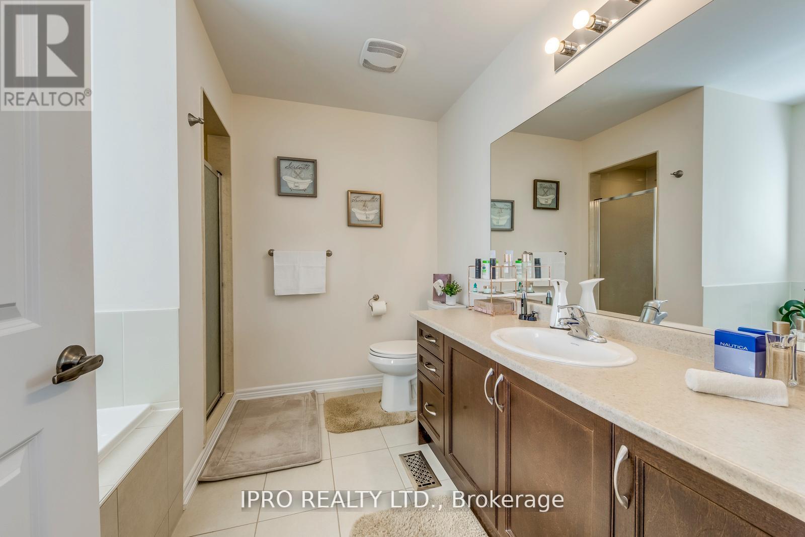 11 Trentonian Street, Brampton (Sandringham-Wellington North), Ontario  L6R 3W2 - Photo 27 - W12211409