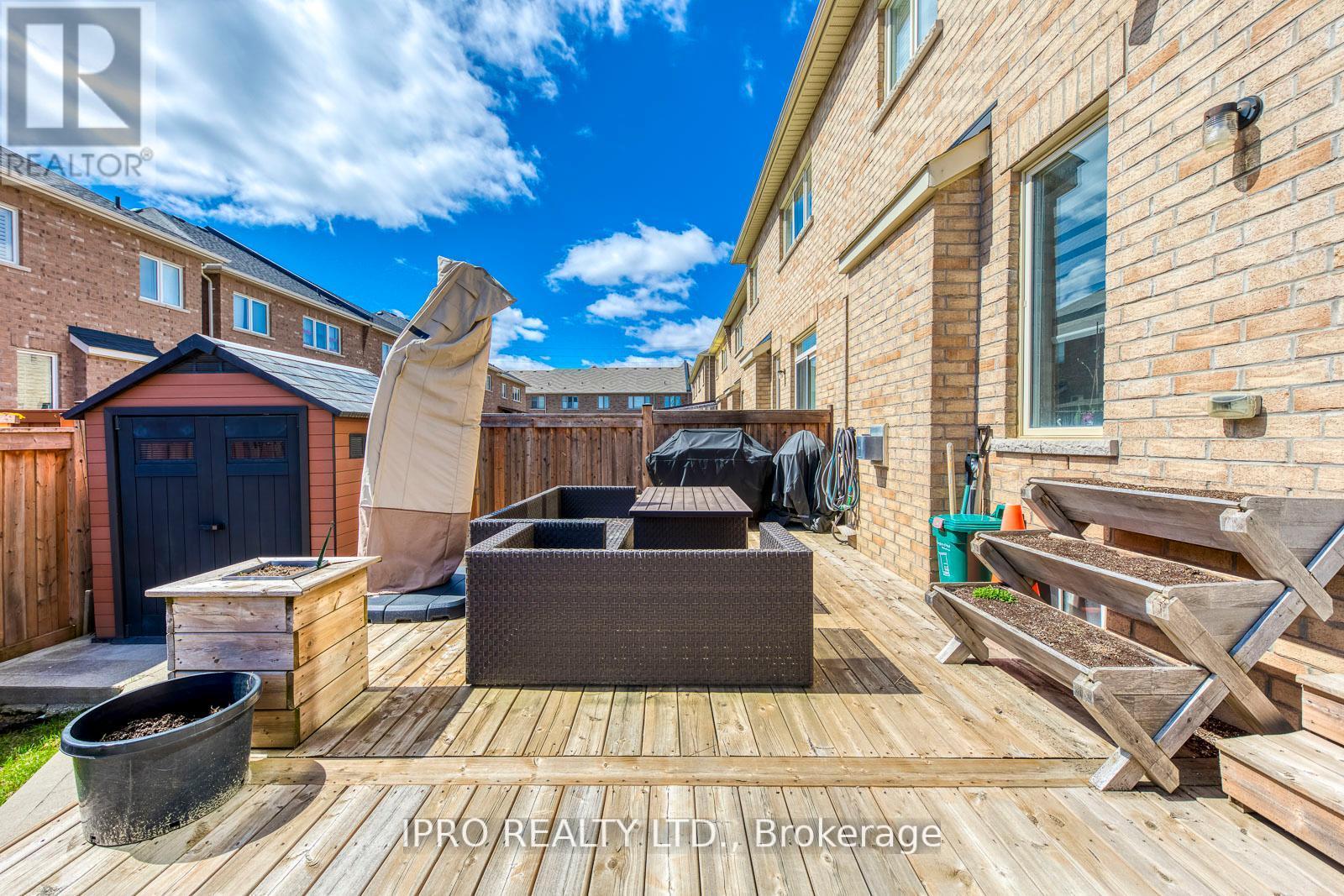 11 Trentonian Street, Brampton (Sandringham-Wellington North), Ontario  L6R 3W2 - Photo 28 - W12211409