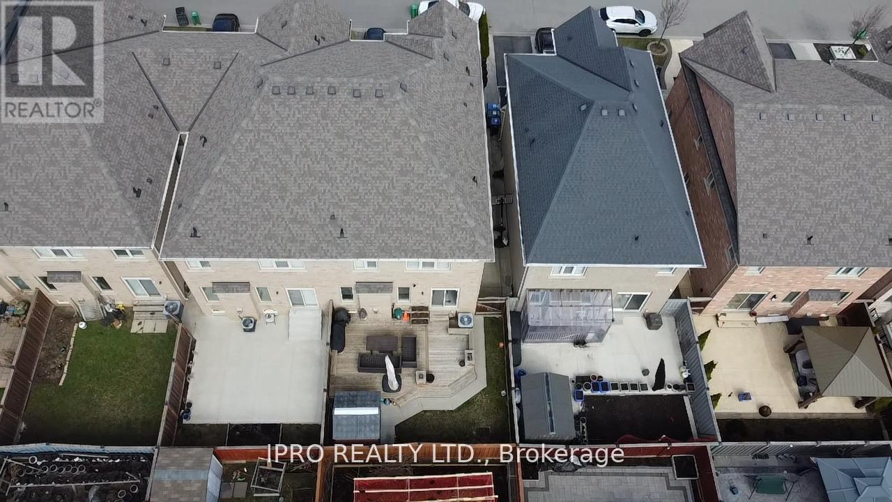 11 Trentonian Street, Brampton (Sandringham-Wellington North), Ontario  L6R 3W2 - Photo 29 - W12211409
