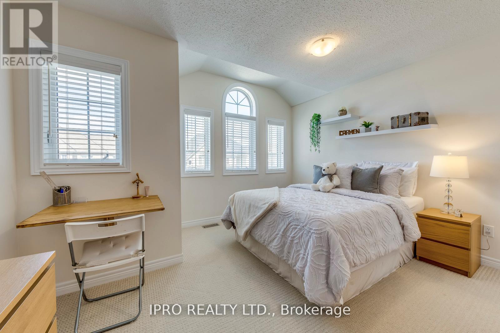 11 Trentonian Street, Brampton (Sandringham-Wellington North), Ontario  L6R 3W2 - Photo 3 - W12211409