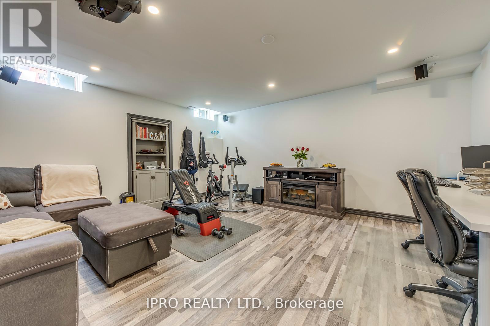 11 Trentonian Street, Brampton (Sandringham-Wellington North), Ontario  L6R 3W2 - Photo 30 - W12211409