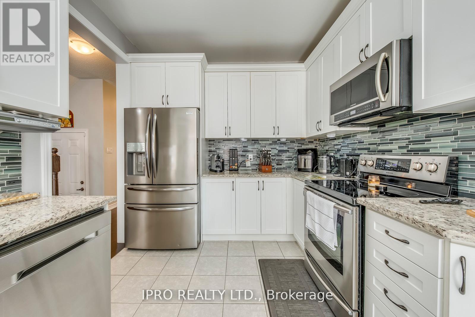 11 Trentonian Street, Brampton (Sandringham-Wellington North), Ontario  L6R 3W2 - Photo 34 - W12211409