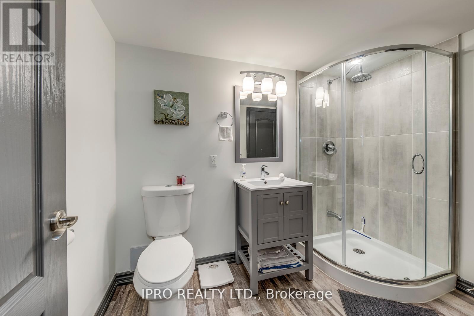 11 Trentonian Street, Brampton (Sandringham-Wellington North), Ontario  L6R 3W2 - Photo 39 - W12211409