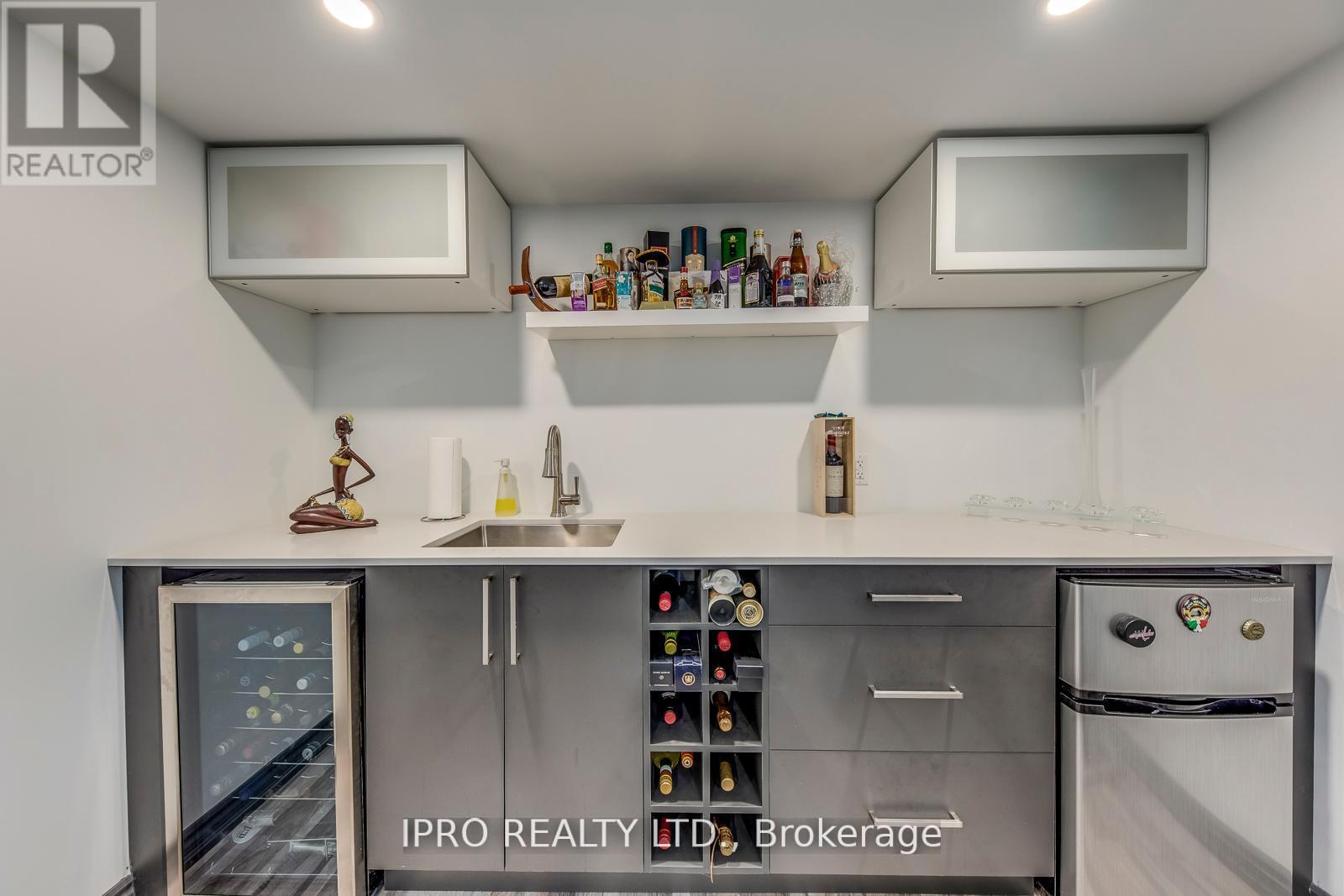 11 Trentonian Street, Brampton (Sandringham-Wellington North), Ontario  L6R 3W2 - Photo 4 - W12211409