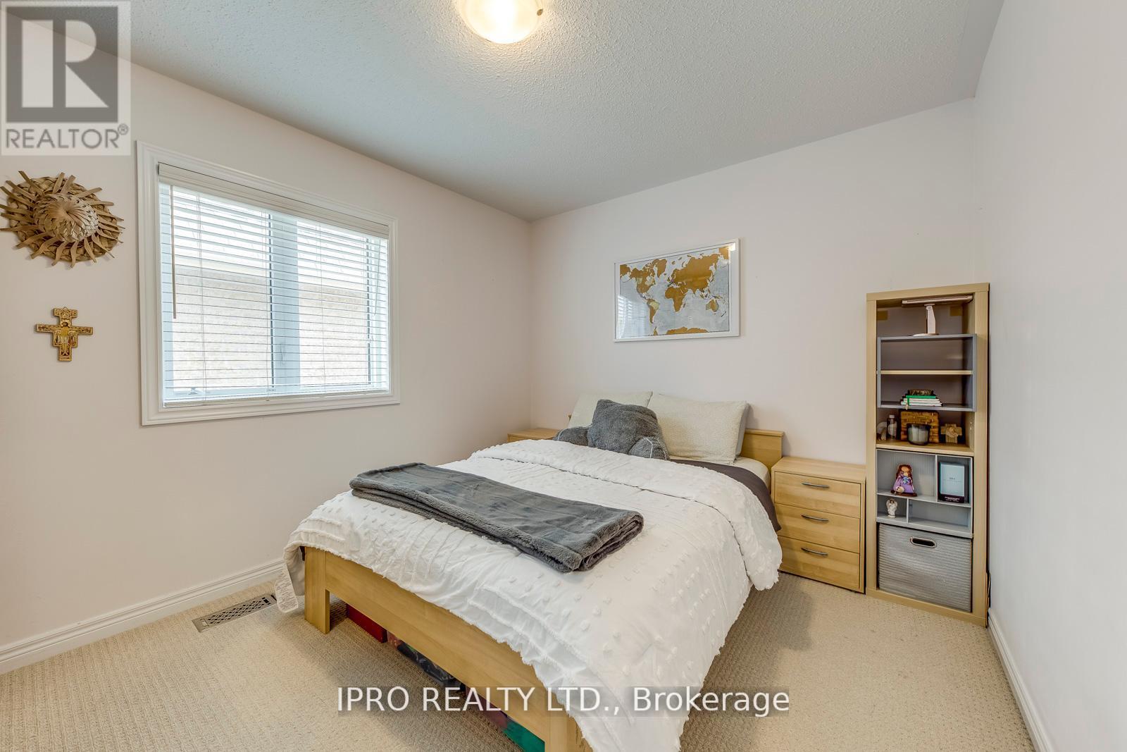 11 Trentonian Street, Brampton (Sandringham-Wellington North), Ontario  L6R 3W2 - Photo 7 - W12211409