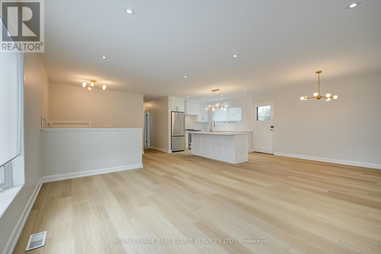 Main - 18 Puckeridge Crescent, Toronto (Eringate-Centennial-West Deane), Ontario  M9B 3A2 - Photo 8 - W12211416