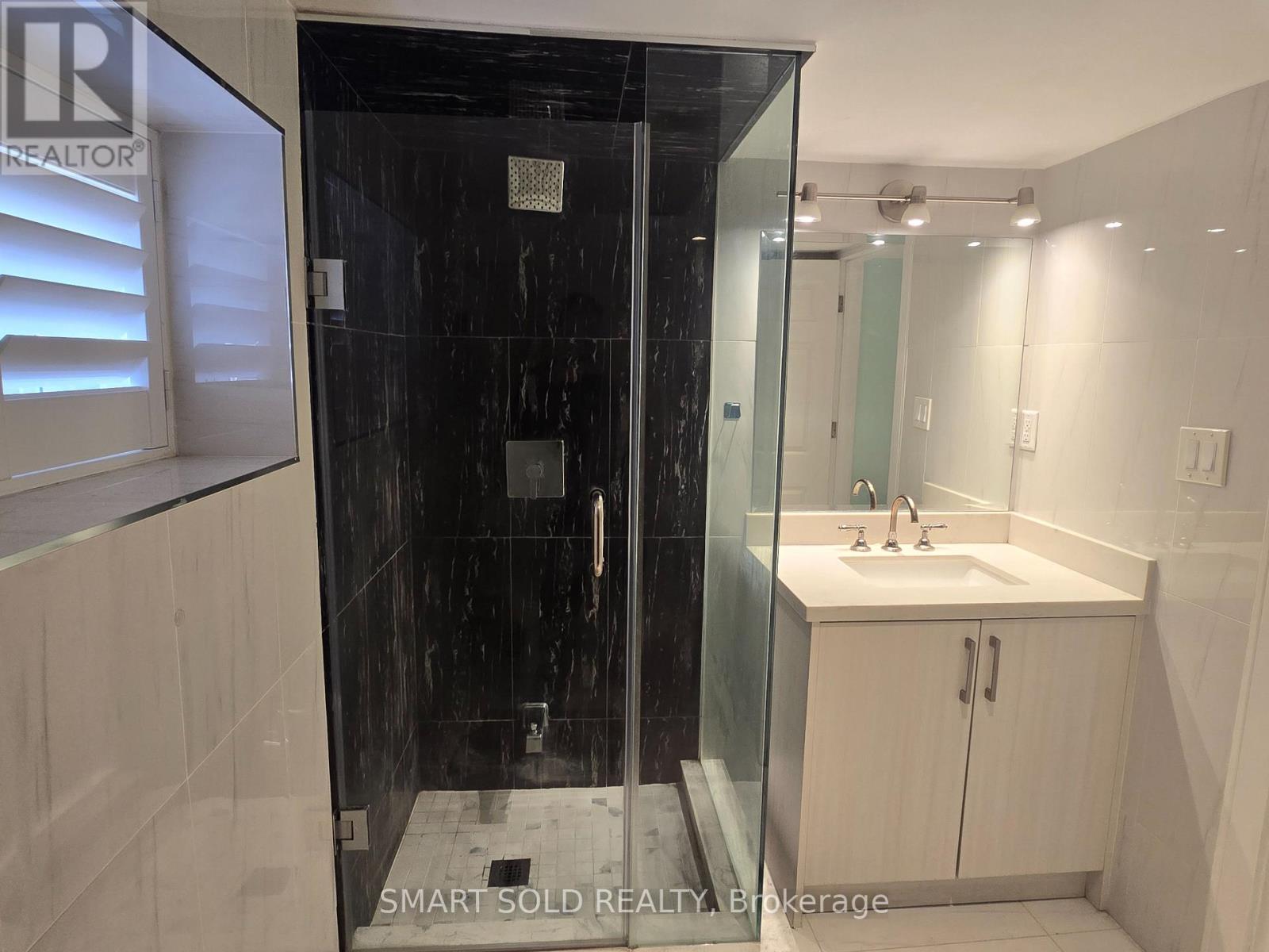 1078 Sawyer Avenue, Mississauga (Lakeview), Ontario  L5E 1K7 - Photo 10 - W12211422