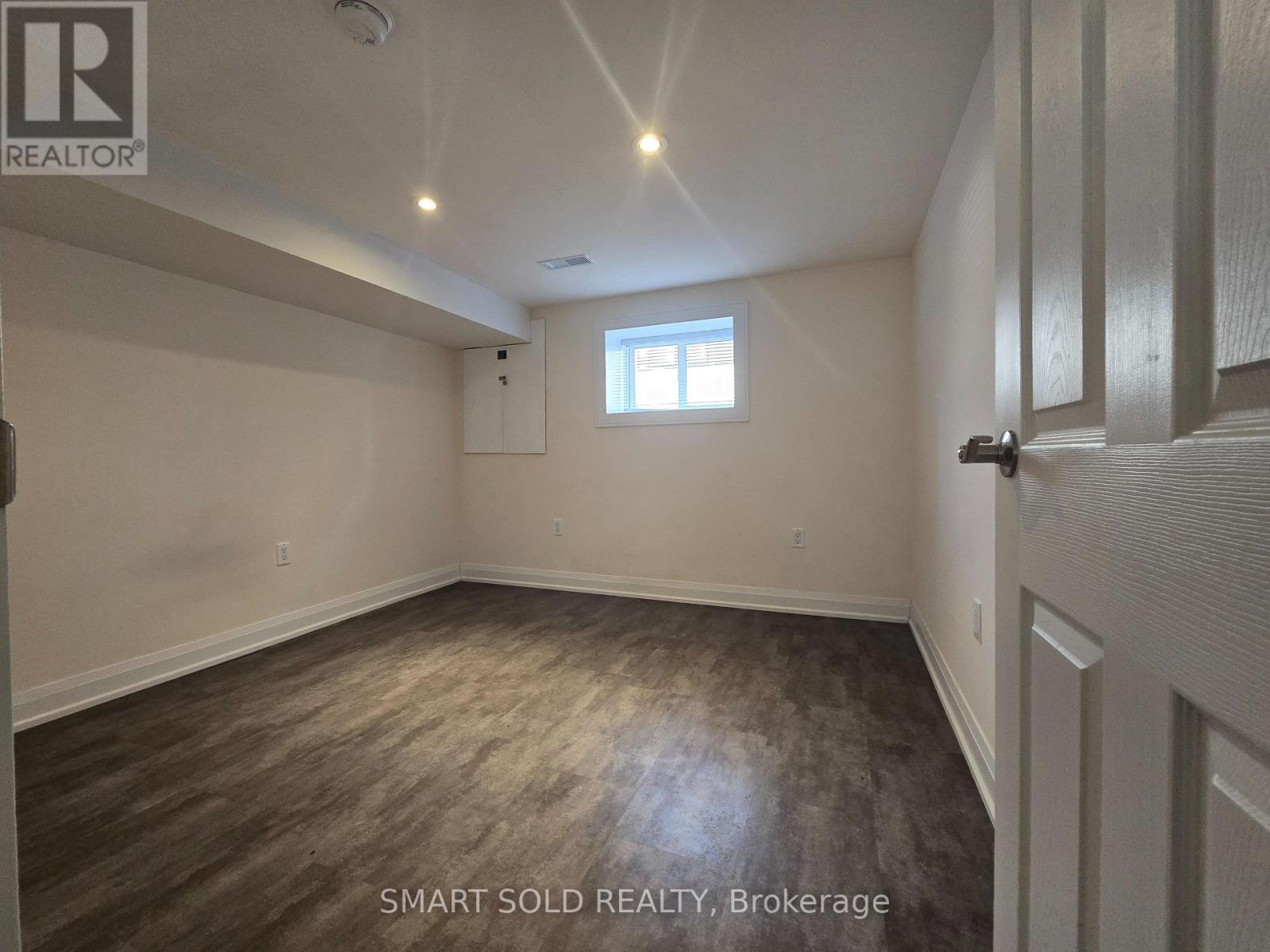 1078 Sawyer Avenue, Mississauga (Lakeview), Ontario  L5E 1K7 - Photo 5 - W12211422
