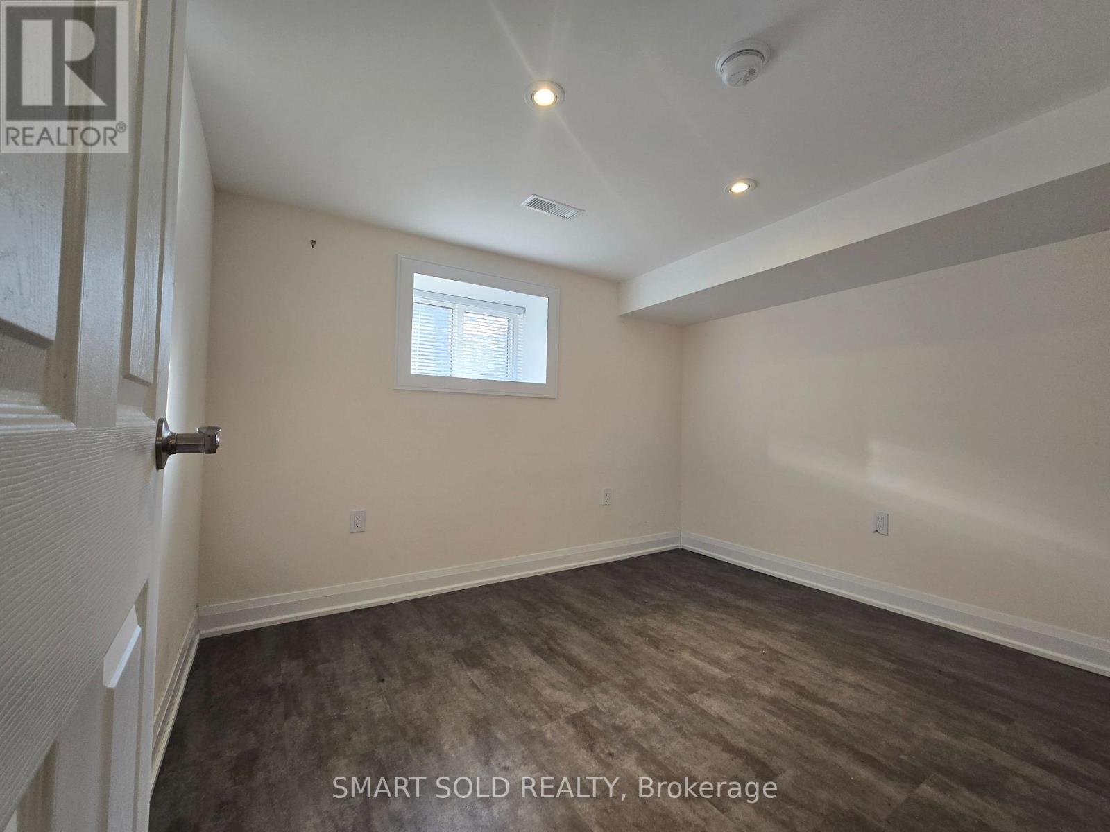 1078 Sawyer Avenue, Mississauga (Lakeview), Ontario  L5E 1K7 - Photo 7 - W12211422