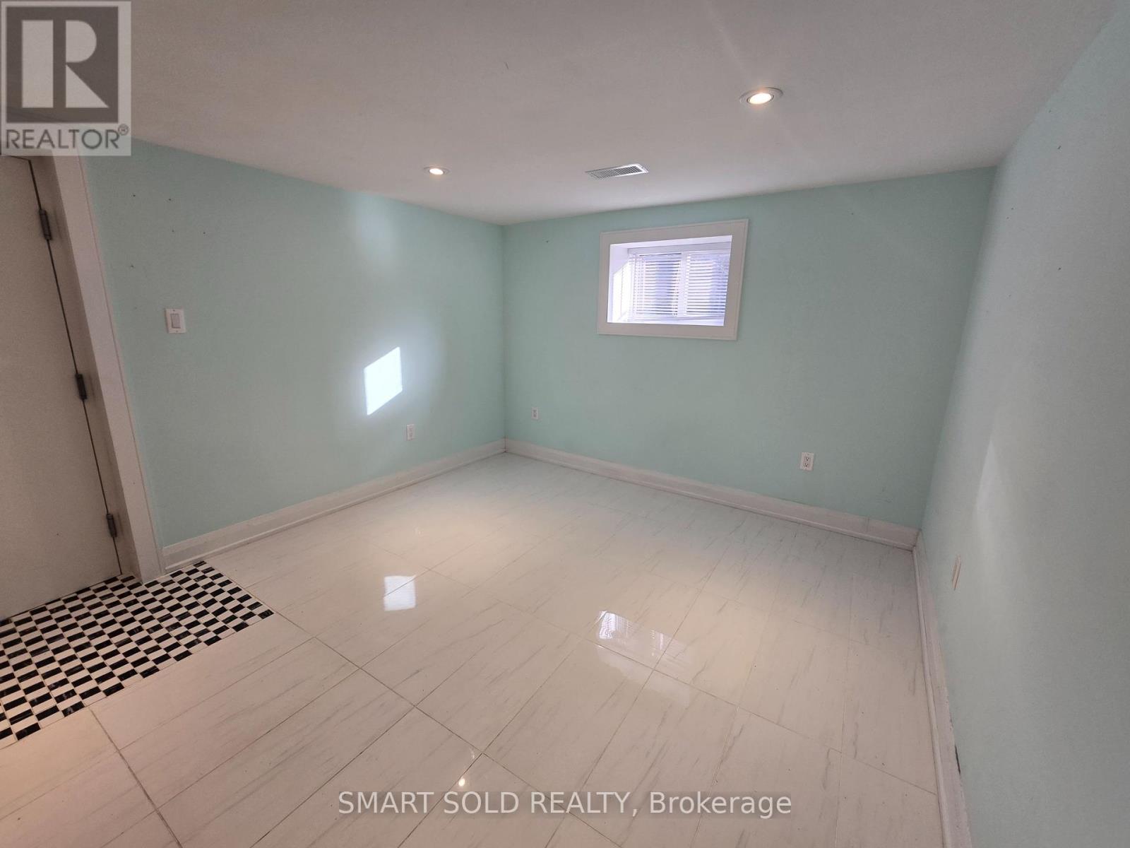 1078 Sawyer Avenue, Mississauga (Lakeview), Ontario  L5E 1K7 - Photo 8 - W12211422