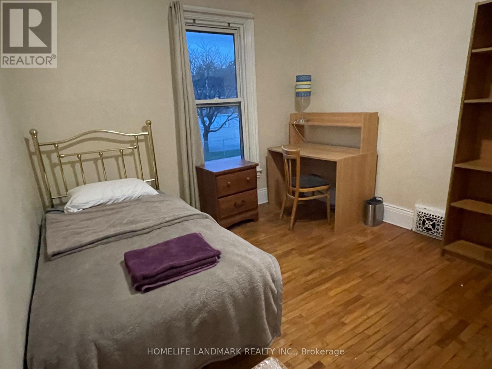 327 Main Street W, Hamilton, Ontario  L8P 1K1 - Photo 2 - X12211405
