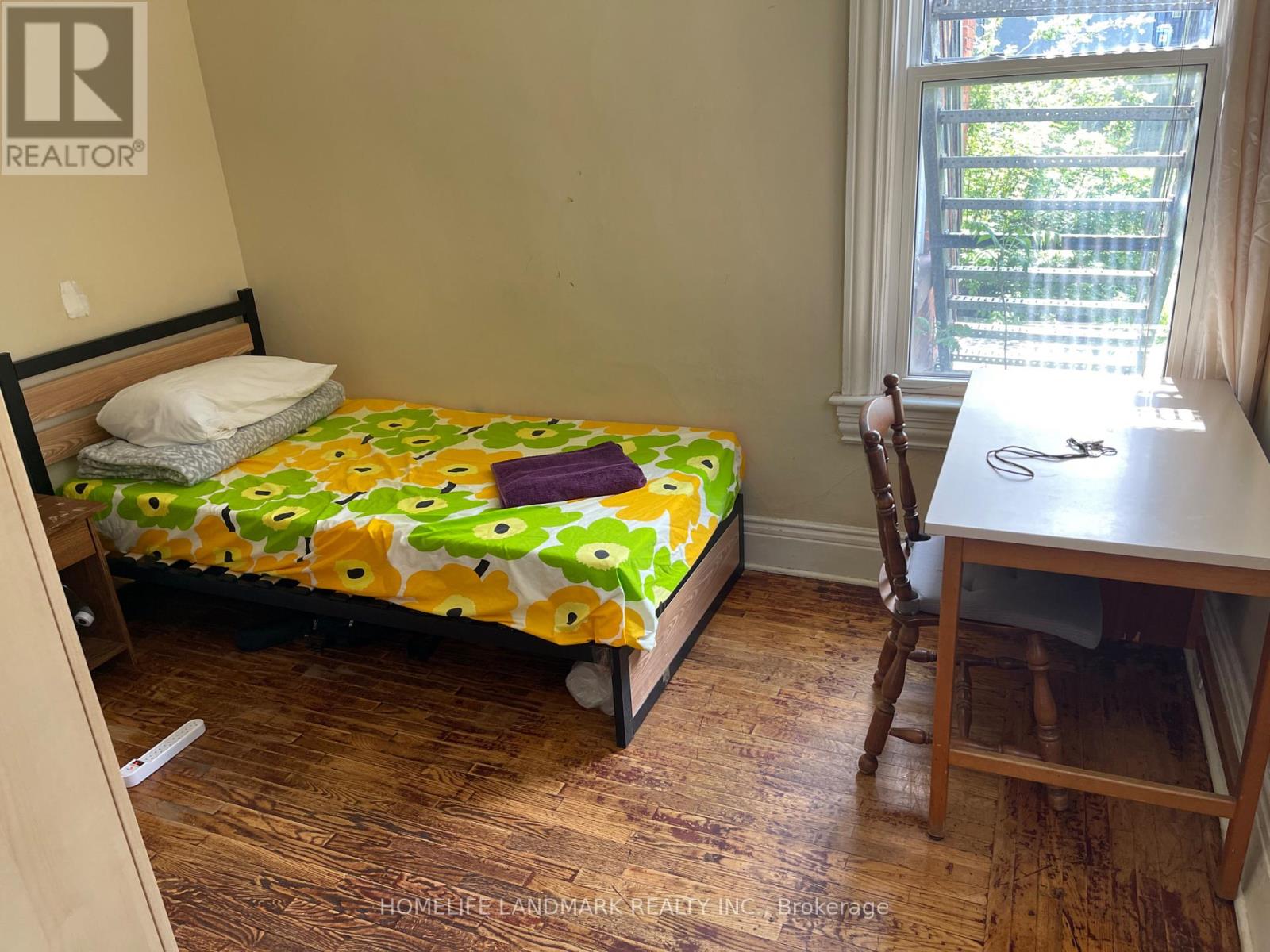 327 Main Street W, Hamilton, Ontario  L8P 1K1 - Photo 3 - X12211405