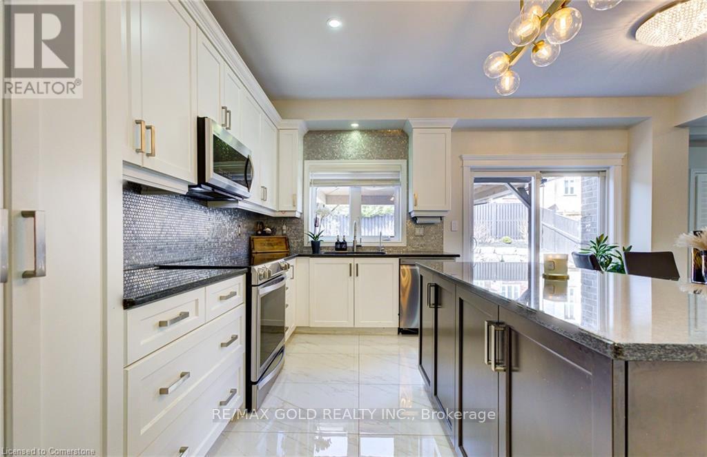 15 Wetland Way, Kitchener, Ontario  N2P 0C3 - Photo 17 - X12211430