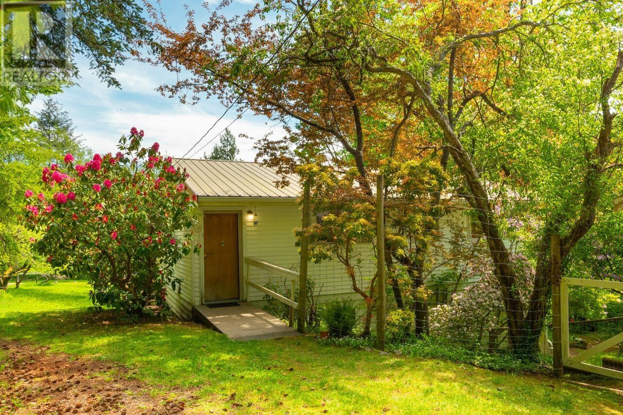 508 Collins Road, Bowen Island, British Columbia  V0N 1G1 - Photo 3 - R3014118