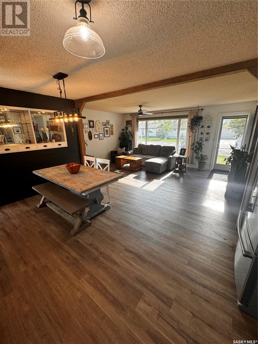 224 17th Street Ne, Weyburn, Saskatchewan  S4H 2P2 - Photo 4 - SK005538
