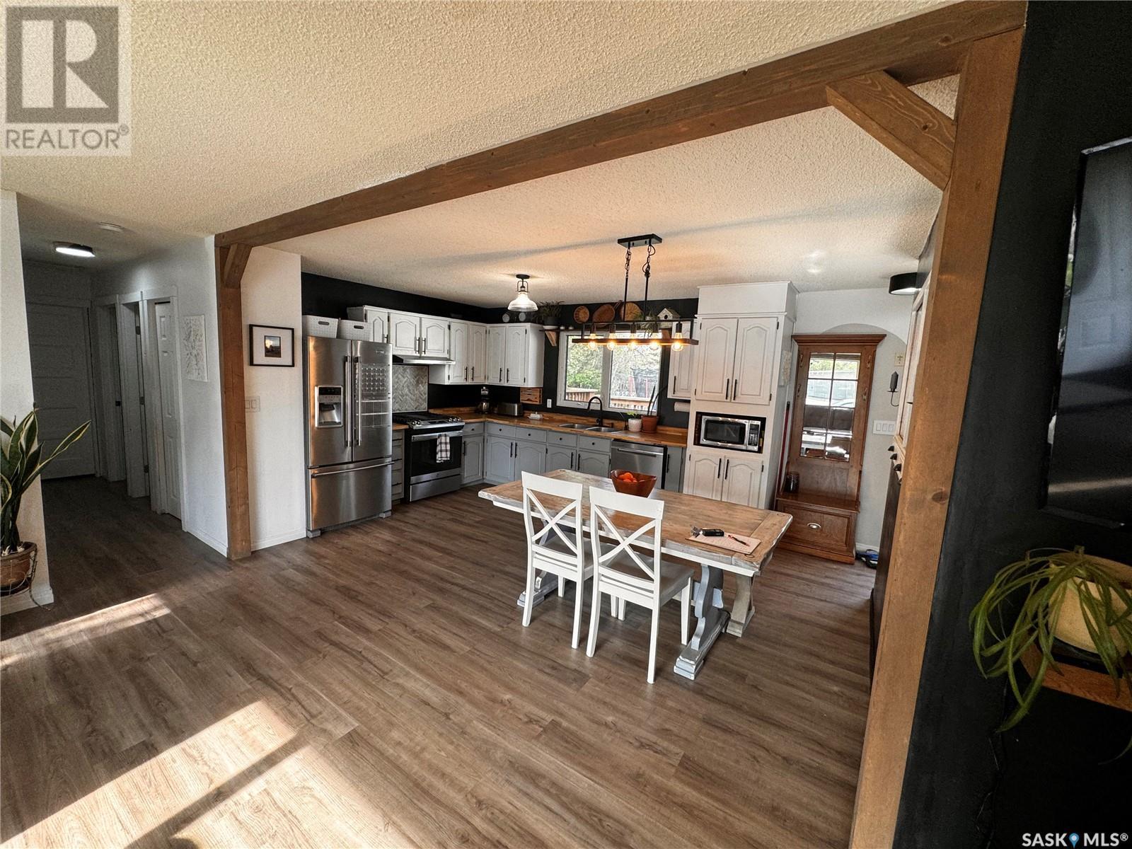 224 17th Street Ne, Weyburn, Saskatchewan  S4H 2P2 - Photo 3 - SK005538