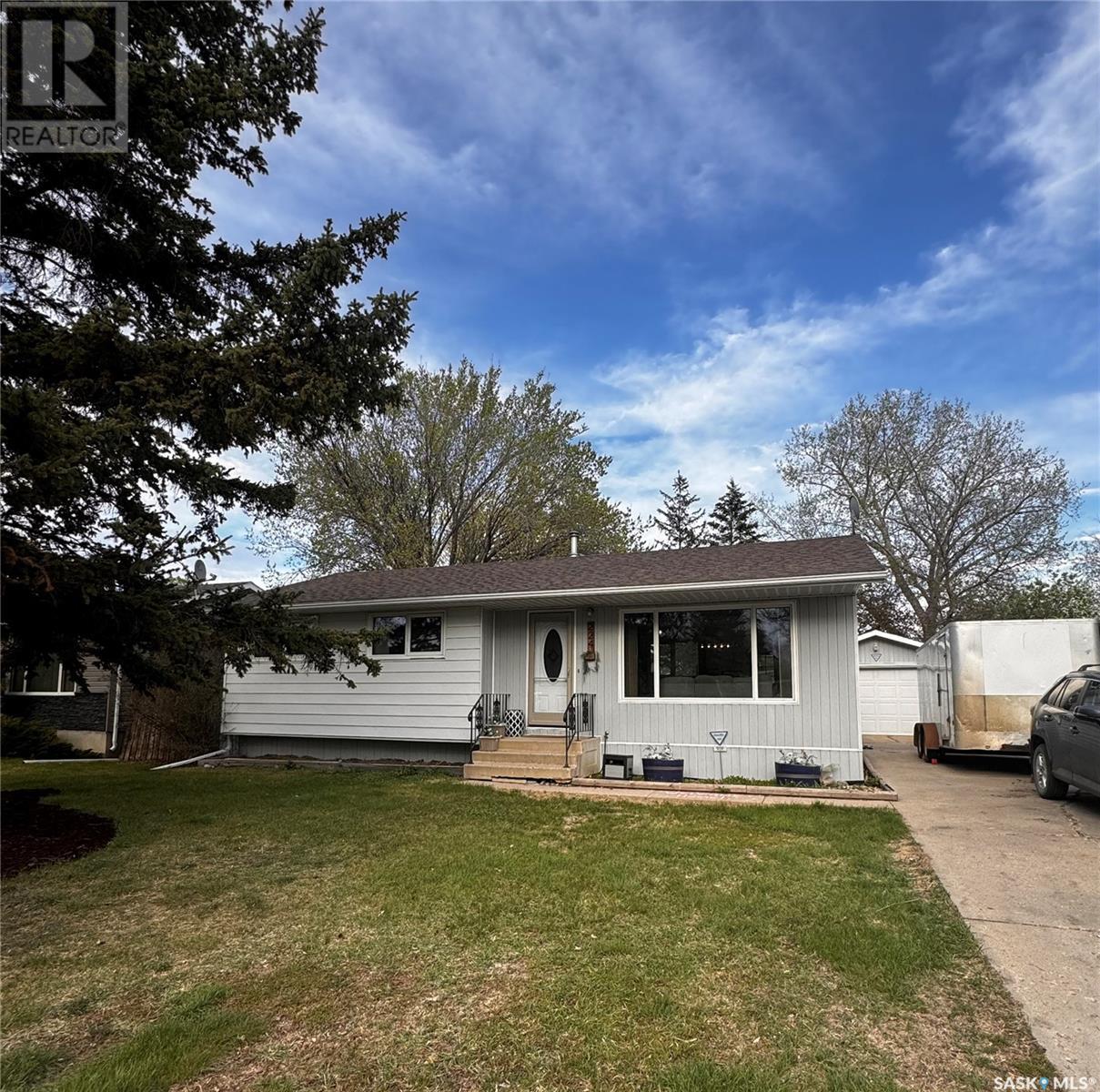 224 17th Street Ne, Weyburn, Saskatchewan  S4H 2P2 - Photo 2 - SK005538