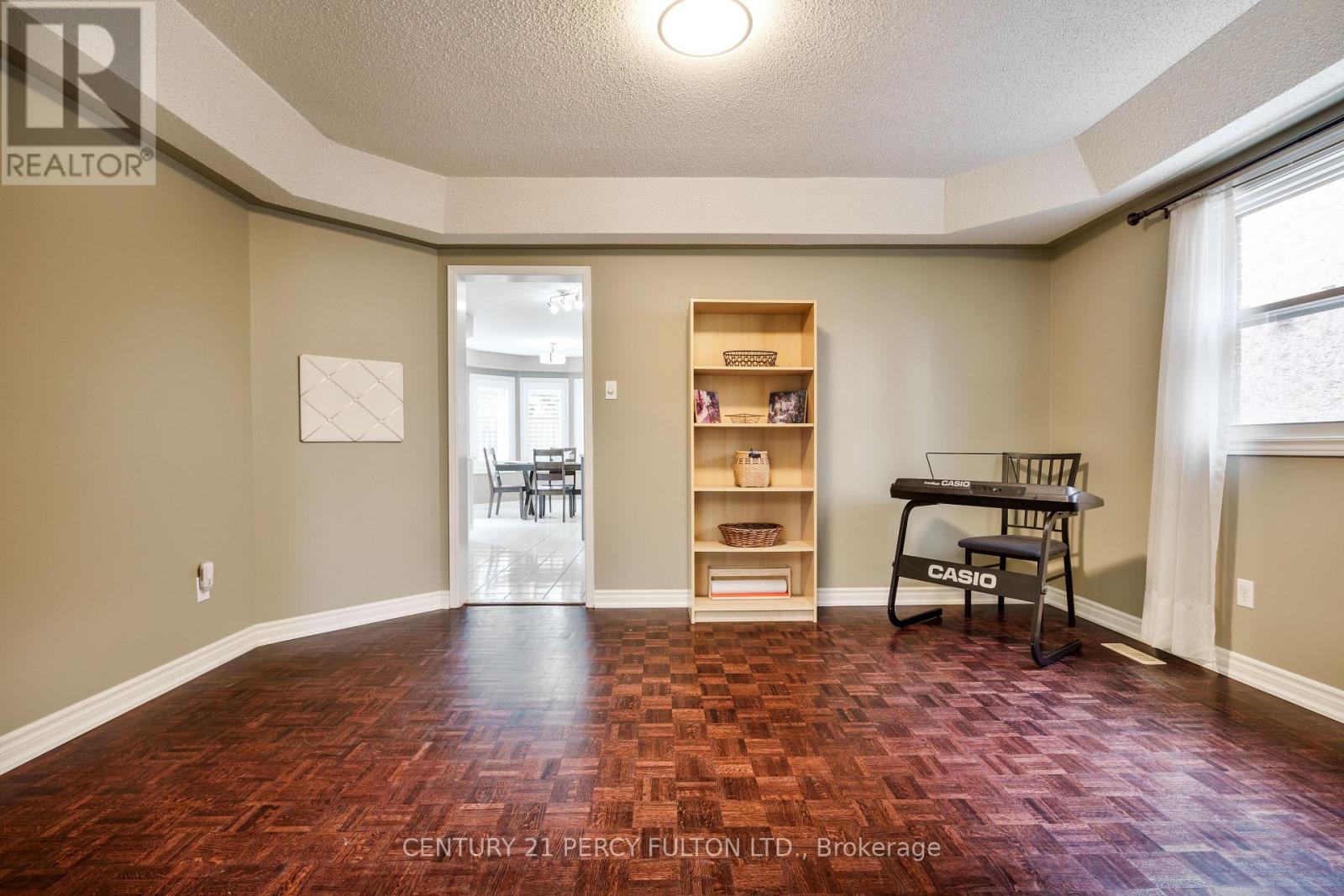 54 Cityview Circle, Barrie, Ontario  L4N 7V1 - Photo 12 - S12211340