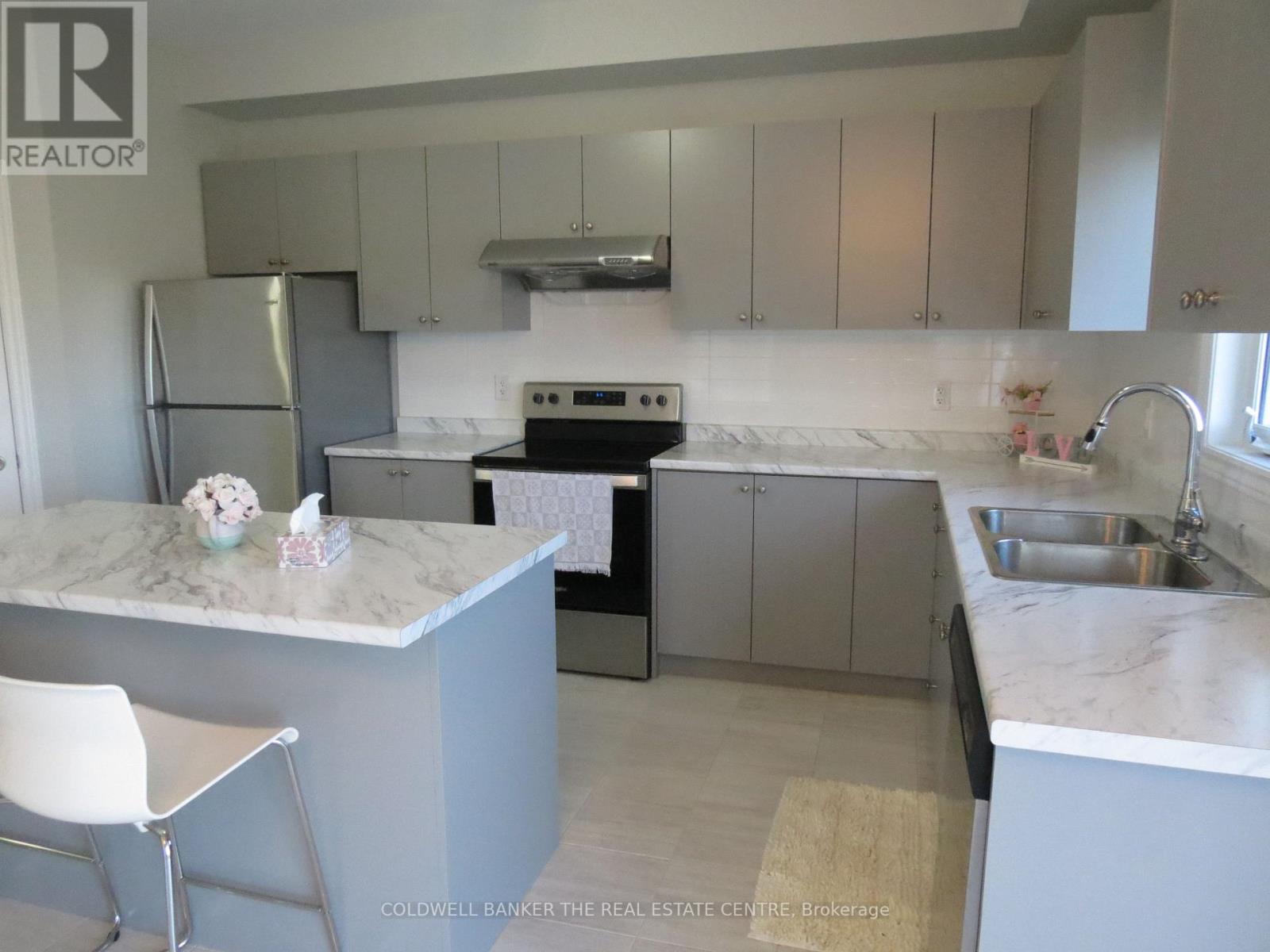 53 Allenwood Road, Springwater, Ontario  L0L 1P0 - Photo 3 - S12211439